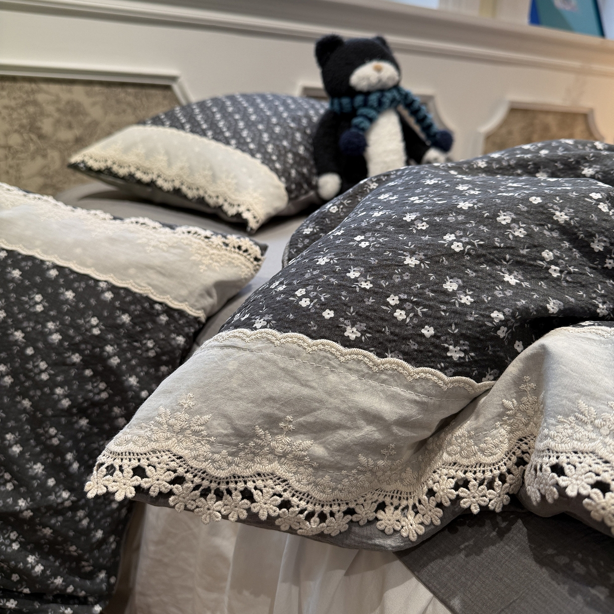 91家纺网 家纺一手货源 找家纺 盼季家纺 2026新款亲肤木棉法式复古蕾丝花边皱皱纱四件套 复古蕾丝花边-秘密庄园