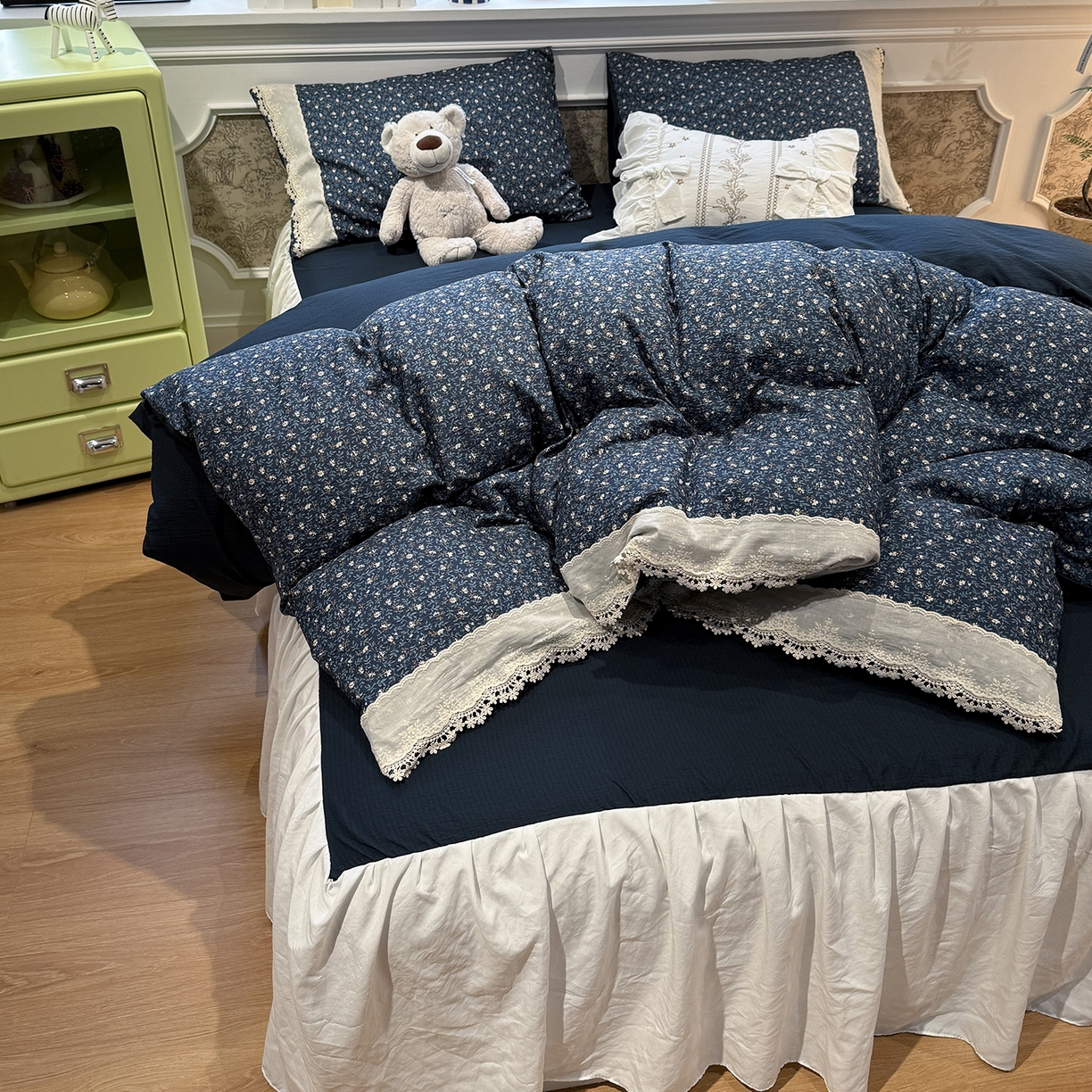 91家纺网 家纺一手货源 找家纺 盼季家纺 2026新款亲肤木棉法式复古蕾丝花边皱皱纱四件套 复古蕾丝花边-南法假日