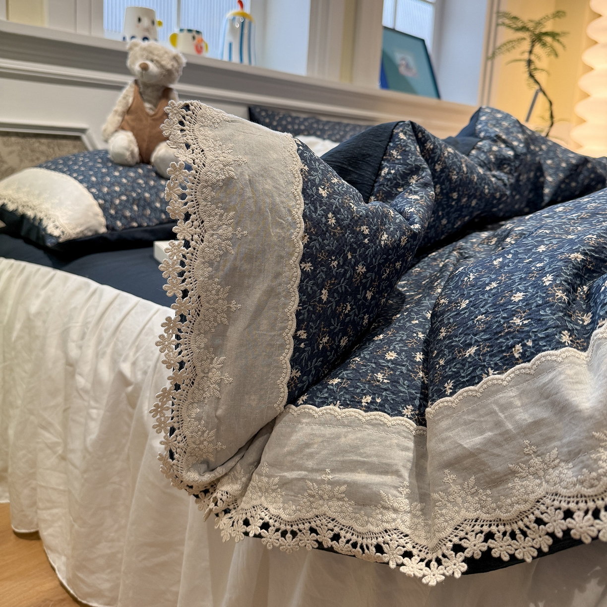 91家纺网 家纺一手货源 找家纺 盼季家纺 2026新款亲肤木棉法式复古蕾丝花边皱皱纱四件套 复古蕾丝花边-南法假日