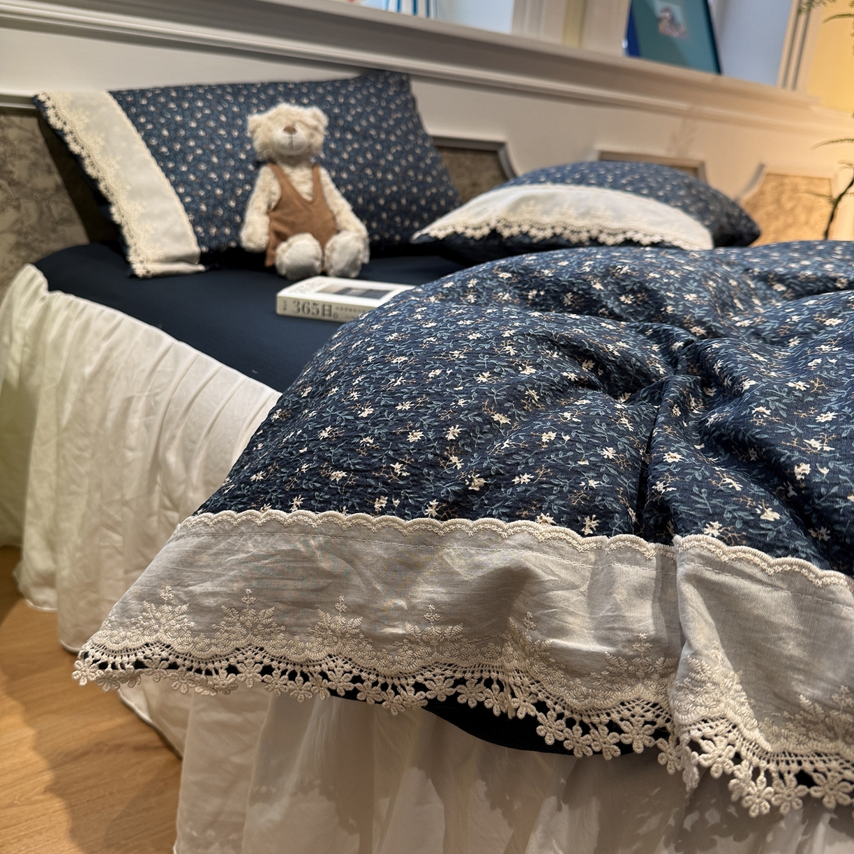 91家纺网 家纺一手货源 找家纺 盼季家纺 2026新款亲肤木棉法式复古蕾丝花边皱皱纱四件套 复古蕾丝花边-南法假日