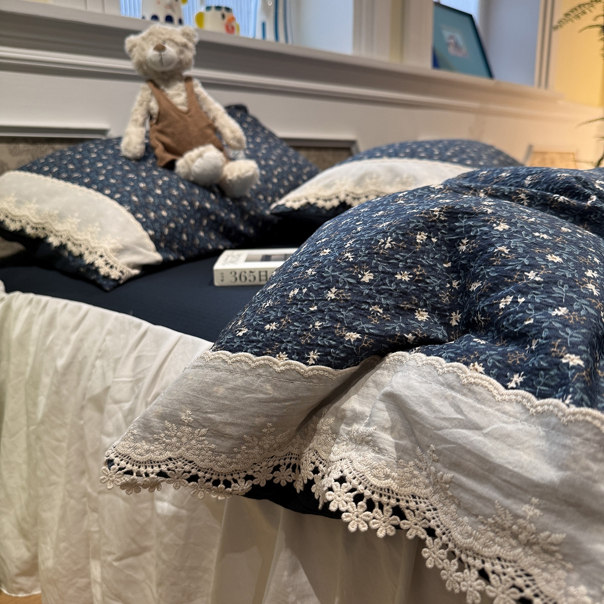 91家纺网 家纺一手货源 找家纺 盼季家纺 2026新款亲肤木棉法式复古蕾丝花边皱皱纱四件套 复古蕾丝花边-南法假日