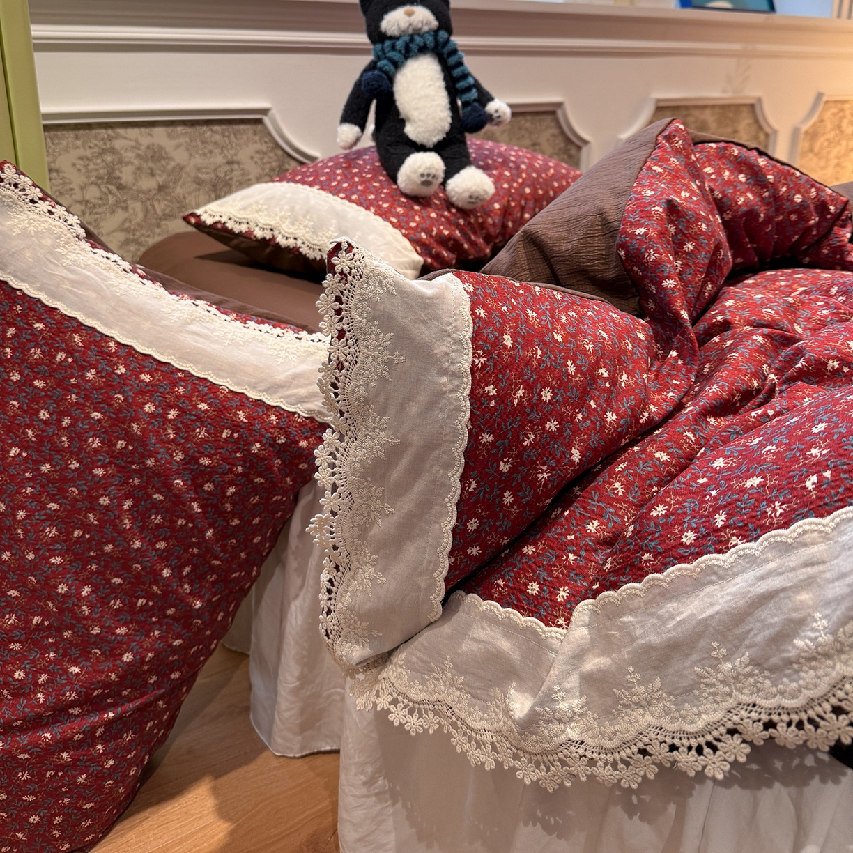 91家纺网 家纺一手货源 找家纺 盼季家纺 2026新款亲肤木棉法式复古蕾丝花边皱皱纱四件套 复古蕾丝花边-伊莫花语