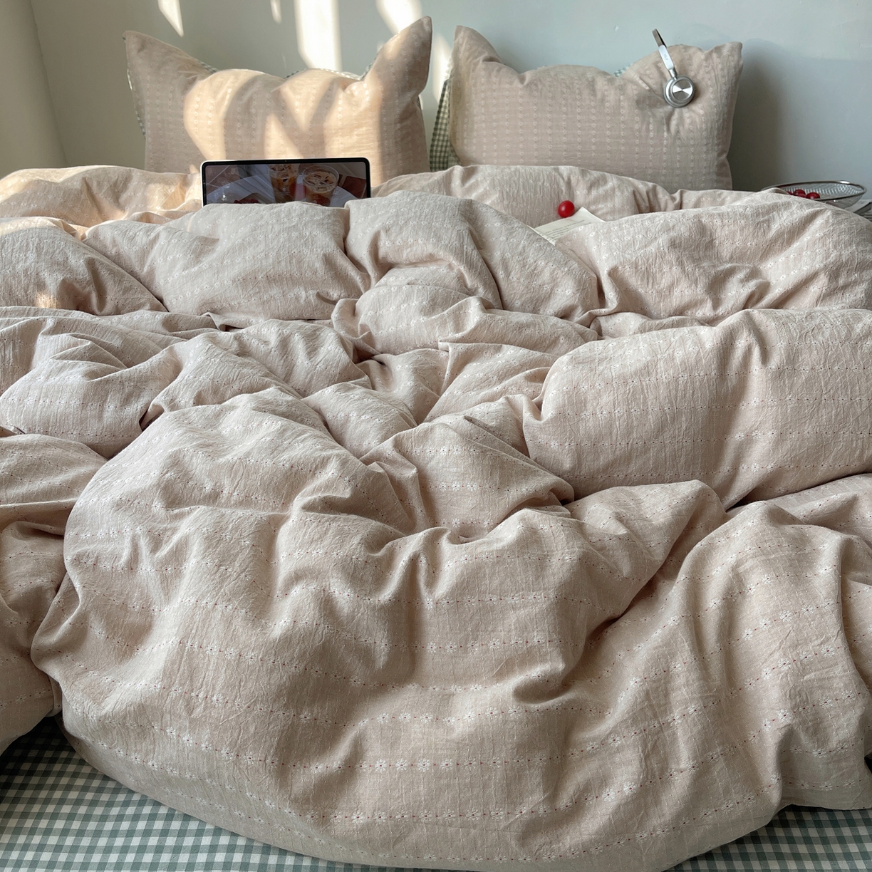 91家纺网 家纺一手货源 找家纺 盼季家纺 2026新款亲肤水洗棉四件套-简单款 简单款-阿尔淡粉