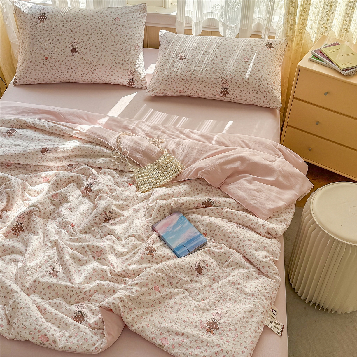 91家纺网 家纺一手货源 找家纺 艺菲阁家纺 2026新款云感双层纱夏被夏凉被空调被 芭比兔