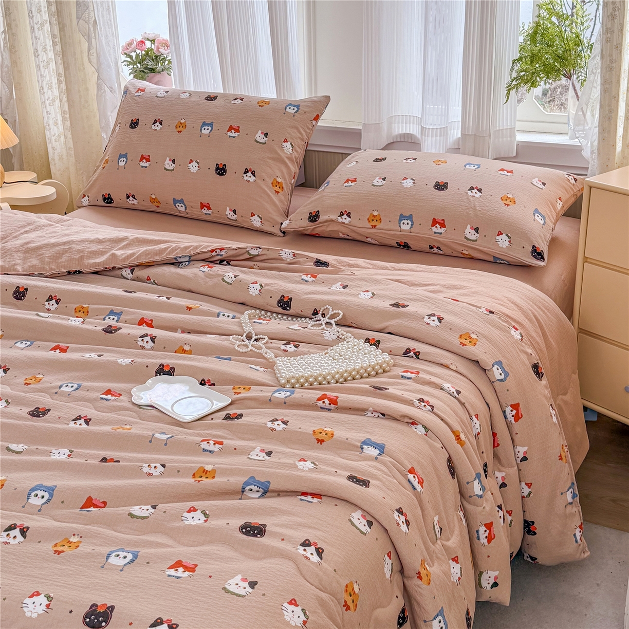 91家纺网 家纺一手货源 找家纺 艺菲阁家纺 2026新款云感双层纱夏被夏凉被空调被 萌猫来袭