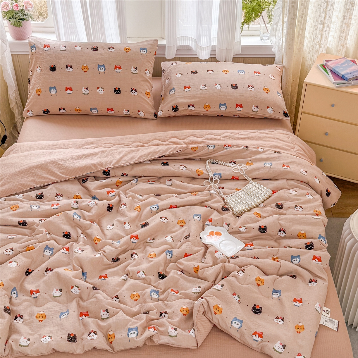 91家纺网 家纺一手货源 找家纺 艺菲阁家纺 2026新款云感双层纱夏被夏凉被空调被 萌猫来袭