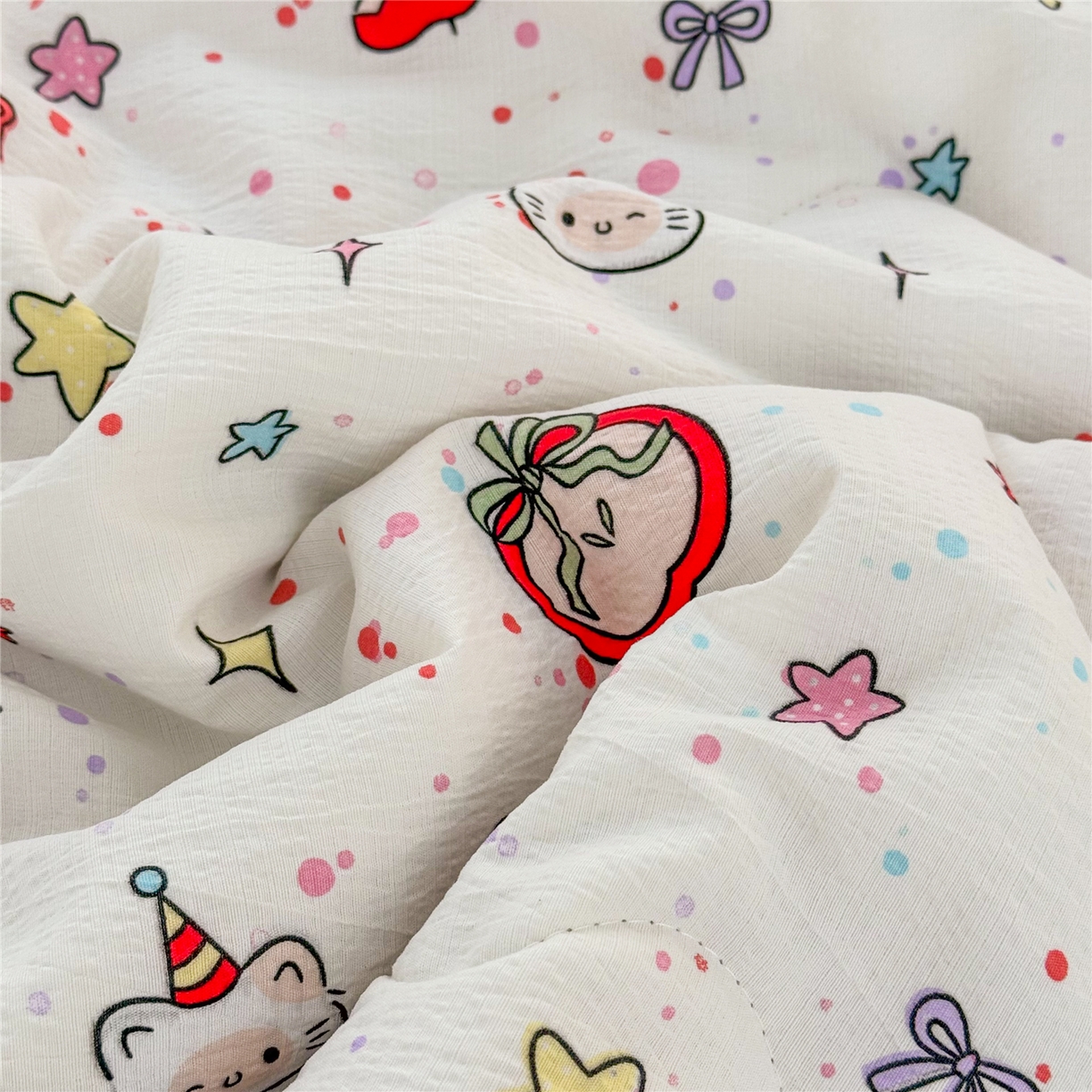 91家纺网 家纺一手货源 找家纺 艺菲阁家纺 2026新款云感双层纱夏被夏凉被空调被 苹果小怪