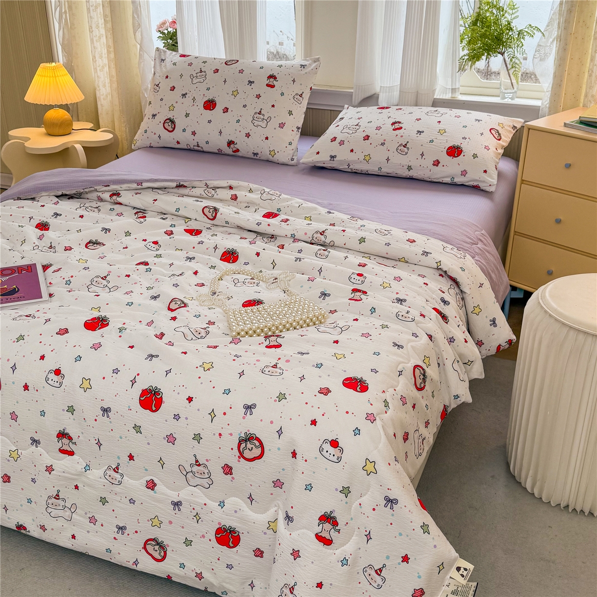 91家纺网 家纺一手货源 找家纺 艺菲阁家纺 2026新款云感双层纱夏被夏凉被空调被 苹果小怪