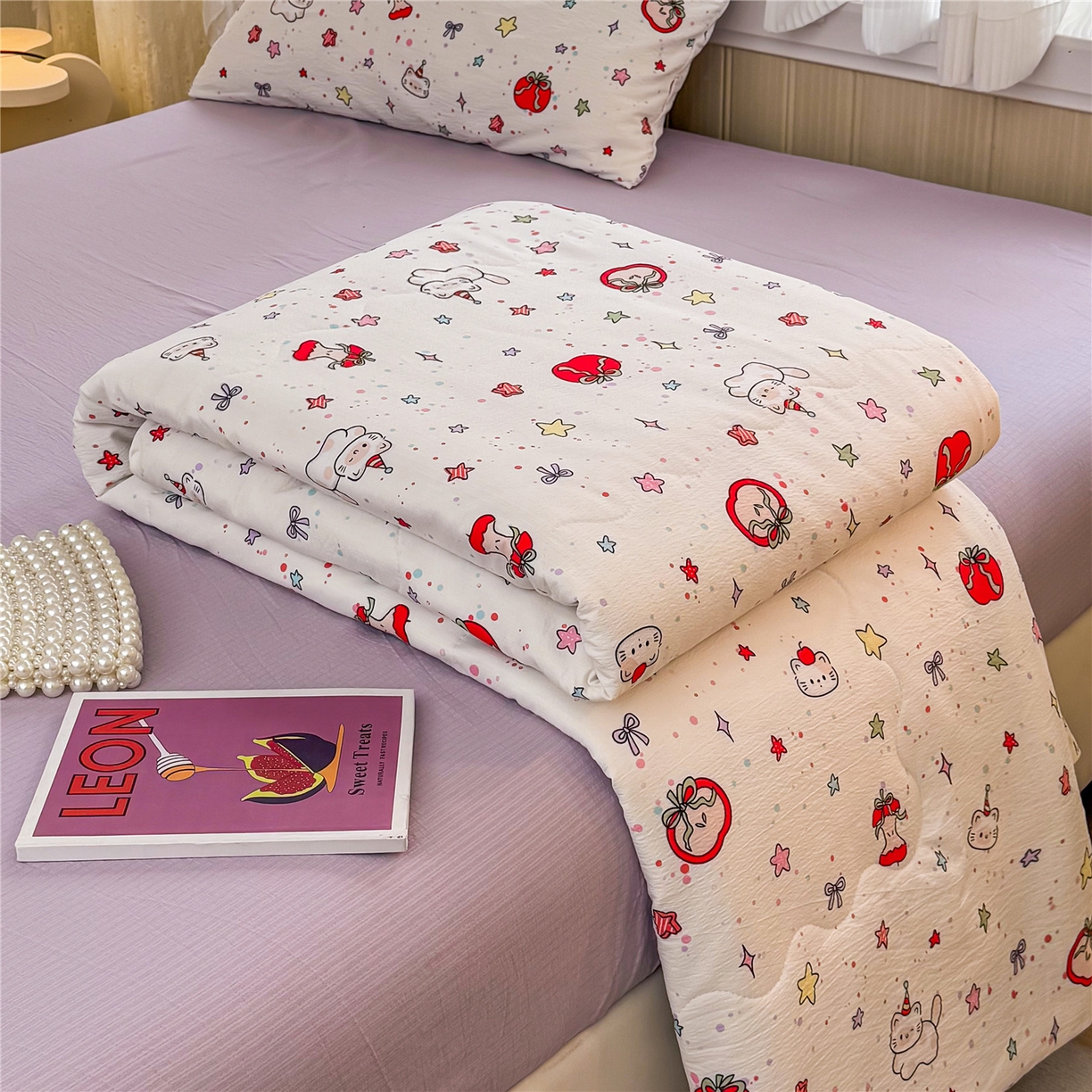 91家纺网 家纺一手货源 找家纺 艺菲阁家纺 2026新款云感双层纱夏被夏凉被空调被 苹果小怪