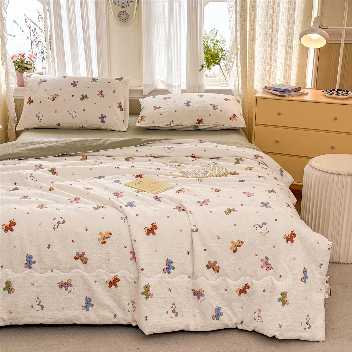 91家纺网 家纺一手货源 找家纺 艺菲阁家纺 2026新款云感双层纱夏被夏凉被空调被 童年木马