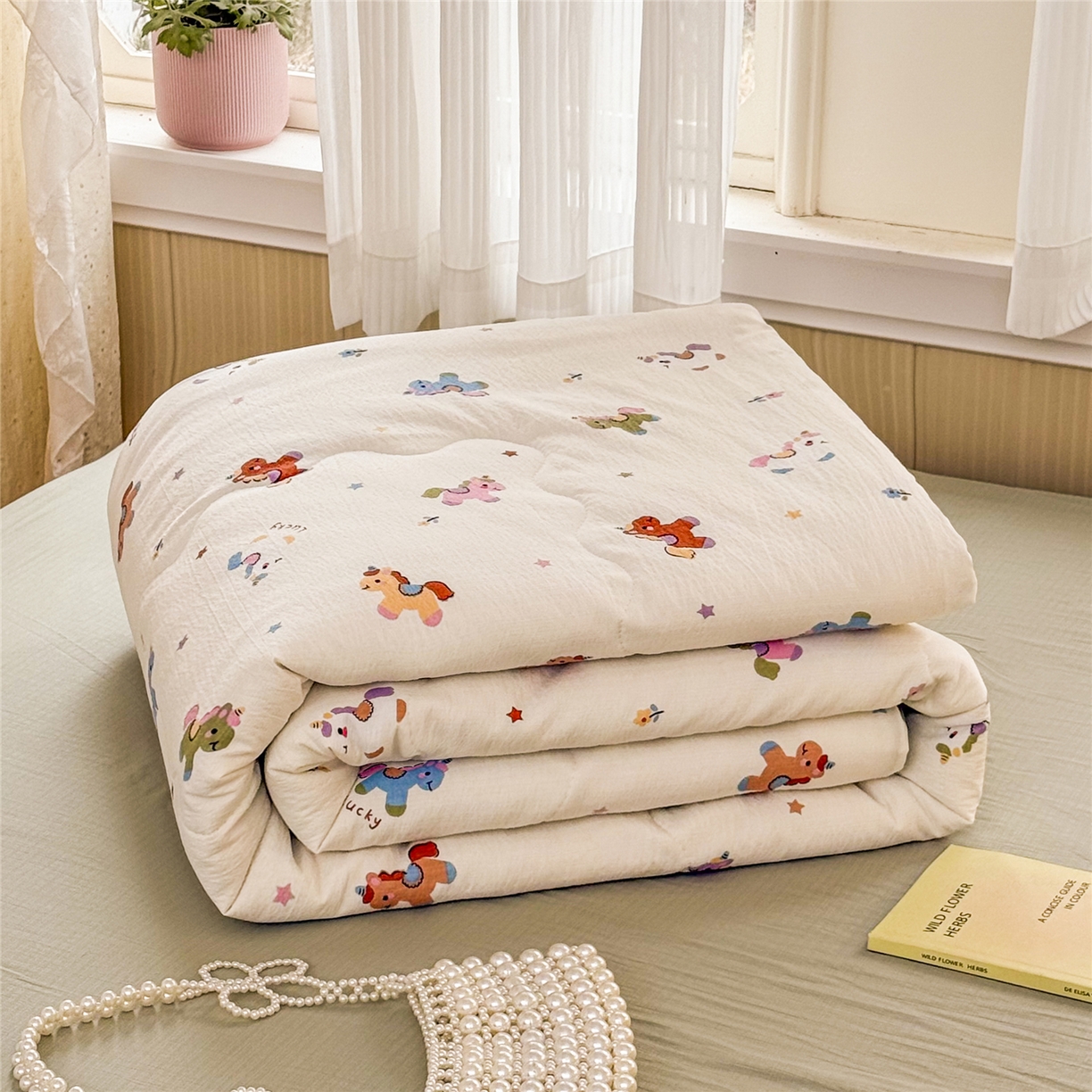 91家纺网 家纺一手货源 找家纺 艺菲阁家纺 2026新款云感双层纱夏被夏凉被空调被 童年木马