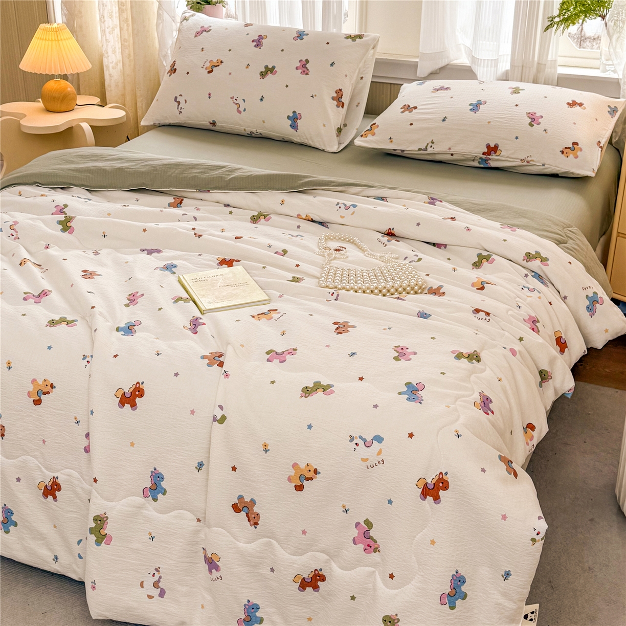 91家纺网 家纺一手货源 找家纺 艺菲阁家纺 2026新款云感双层纱夏被夏凉被空调被 童年木马