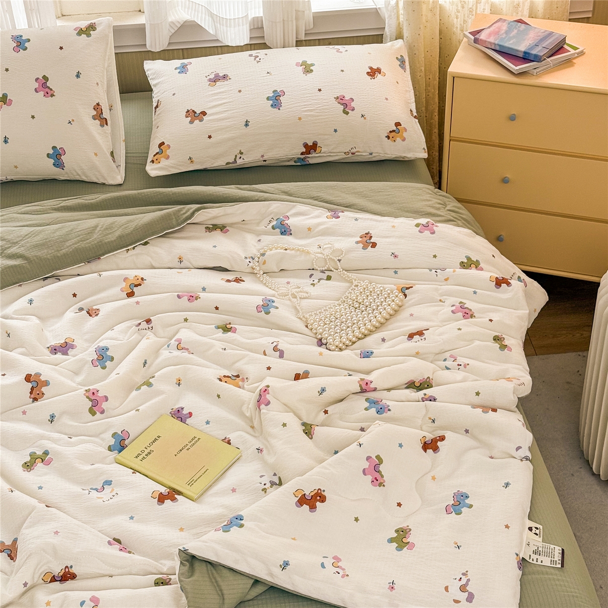 91家纺网 家纺一手货源 找家纺 艺菲阁家纺 2026新款云感双层纱夏被夏凉被空调被 童年木马