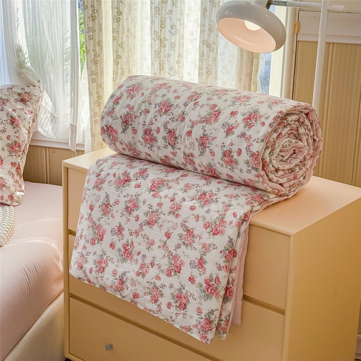 91家纺网 家纺一手货源 找家纺 艺菲阁家纺 2026新款云感双层纱夏被夏凉被空调被 星眠云野(粉)