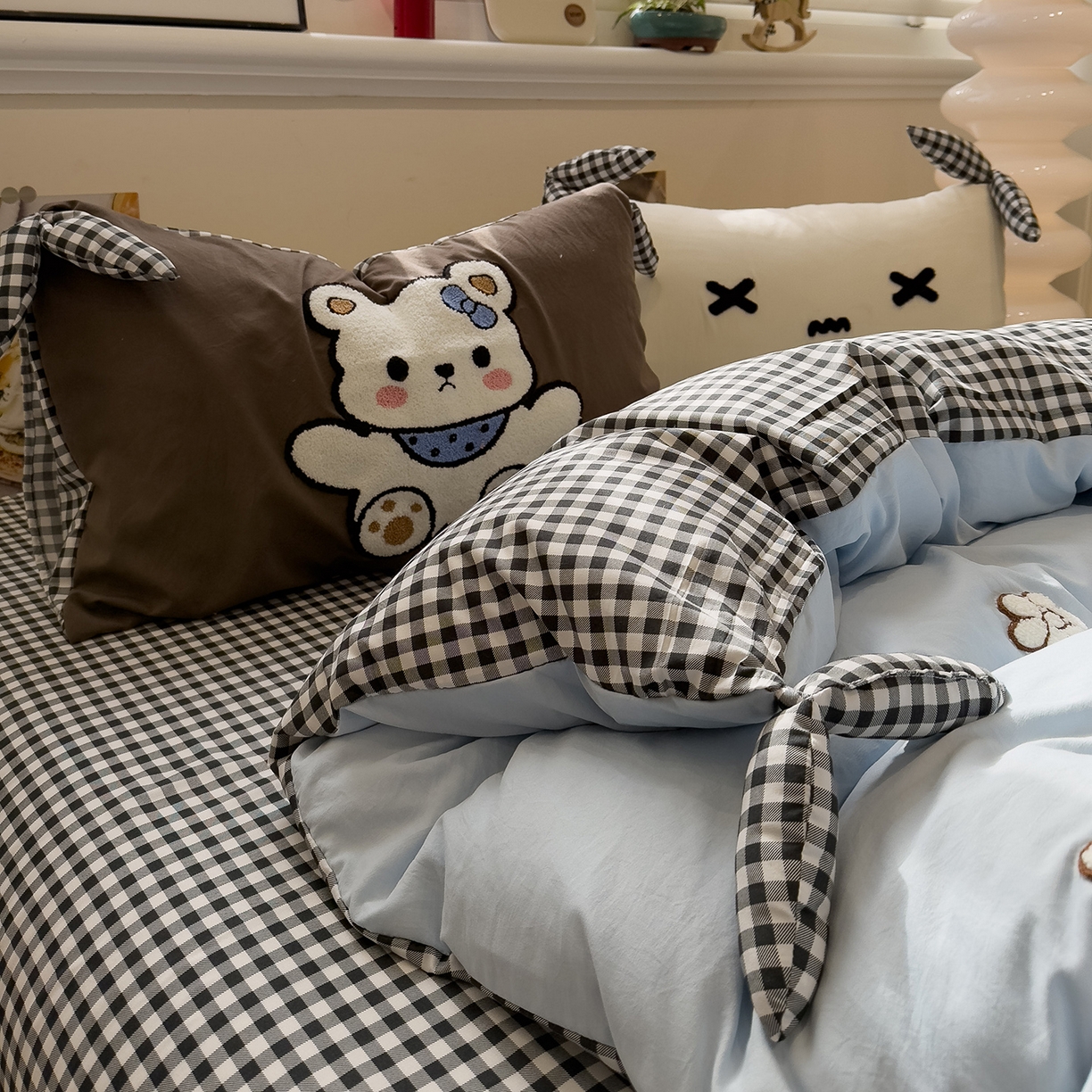 91家纺网 家纺一手货源 找家纺 盼季家纺 2026新款立体蝴蝶结毛巾绣卡通四件套 立体蝴蝶结-嘟嘴小熊