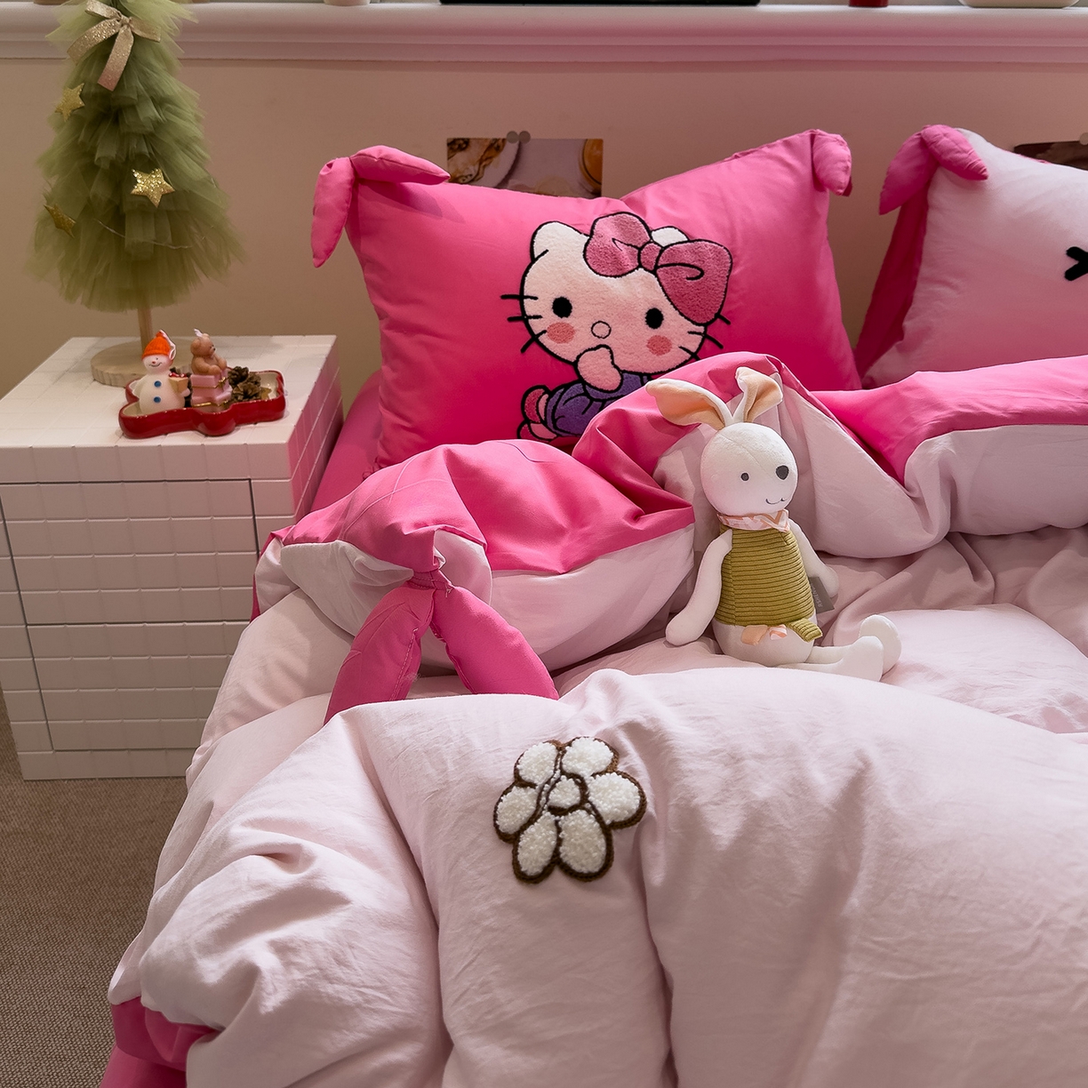 91家纺网 家纺一手货源 找家纺 盼季家纺 2026新款立体蝴蝶结毛巾绣卡通四件套 立体蝴蝶结-玫玫KT