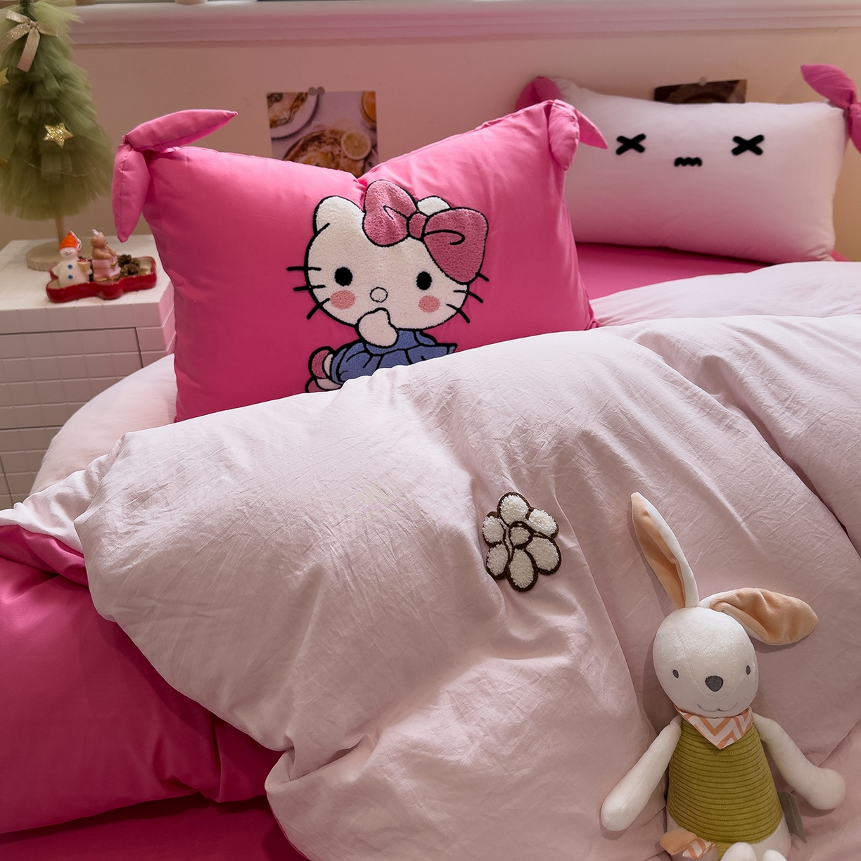 91家纺网 家纺一手货源 找家纺 盼季家纺 2026新款立体蝴蝶结毛巾绣卡通四件套 立体蝴蝶结-玫玫KT