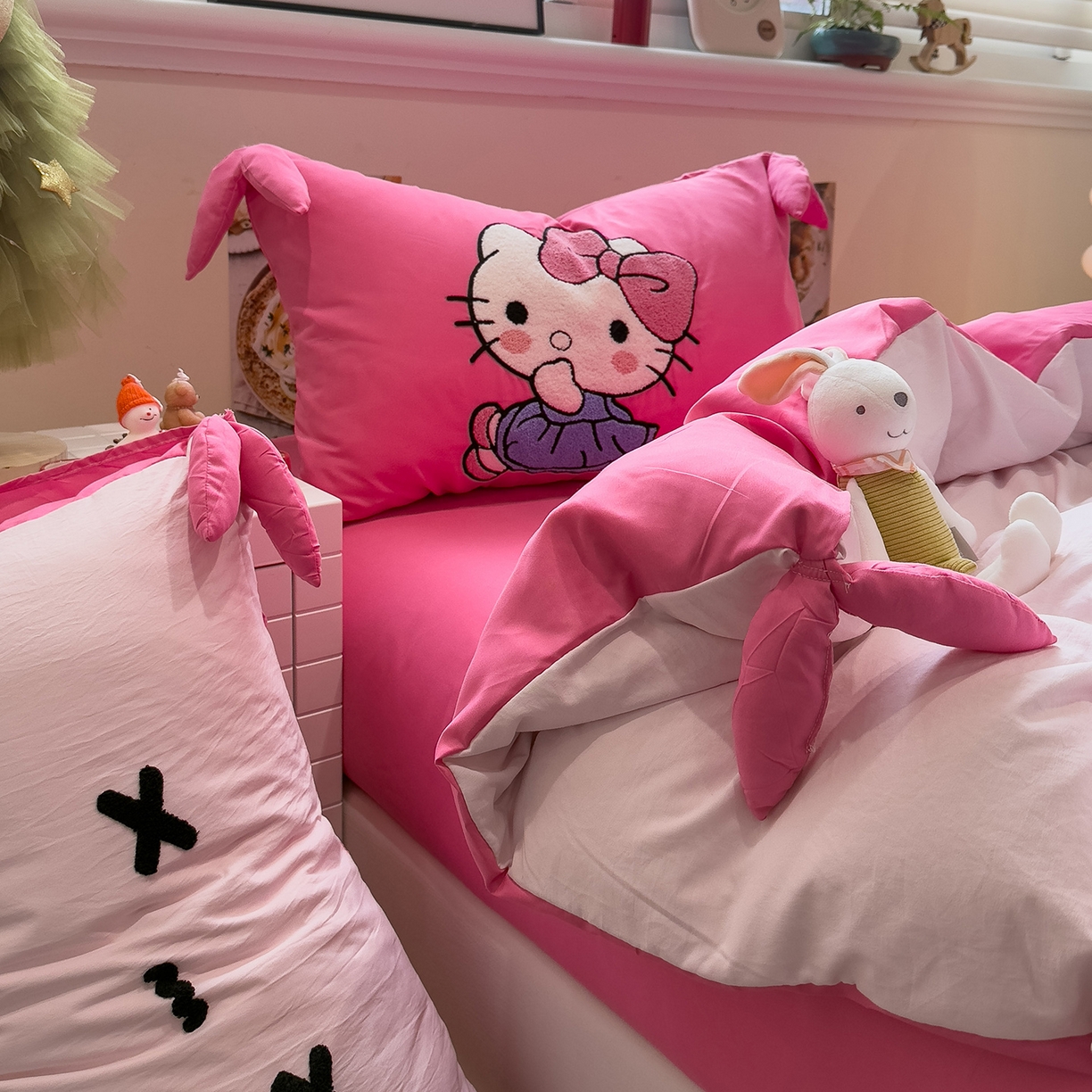 91家纺网 家纺一手货源 找家纺 盼季家纺 2026新款立体蝴蝶结毛巾绣卡通四件套 立体蝴蝶结-玫玫KT