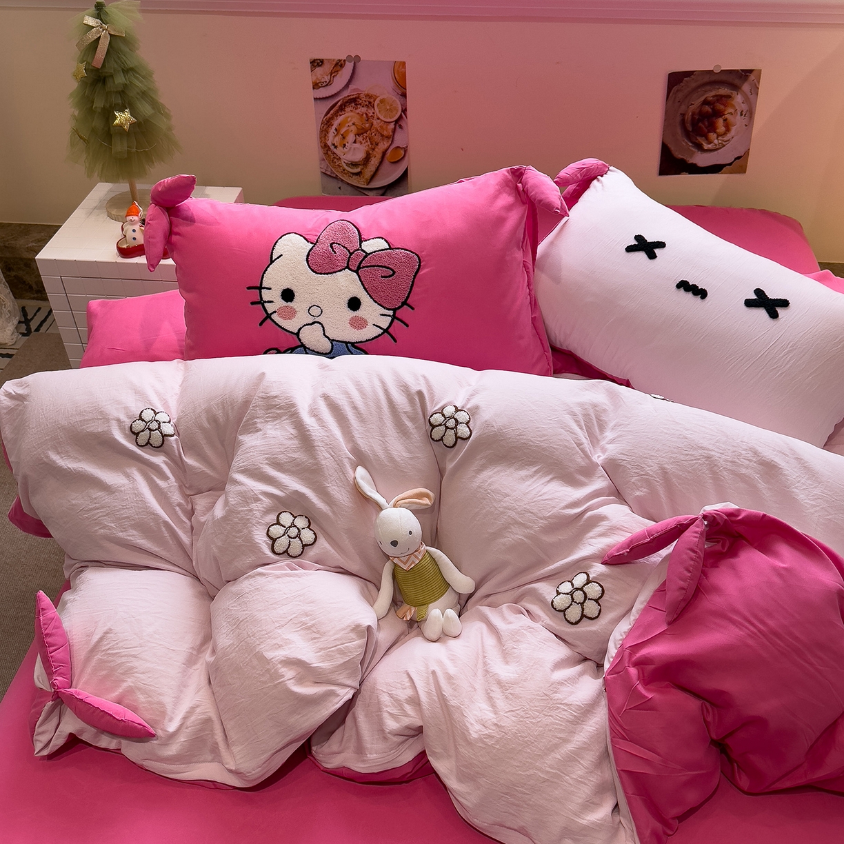 91家纺网 家纺一手货源 找家纺 盼季家纺 2026新款立体蝴蝶结毛巾绣卡通四件套 立体蝴蝶结-玫玫KT