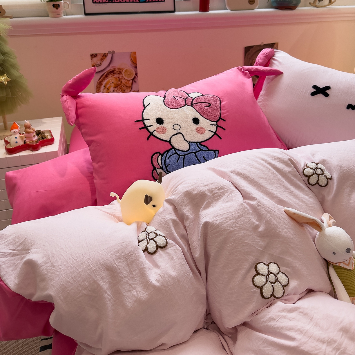 91家纺网 家纺一手货源 找家纺 盼季家纺 2026新款立体蝴蝶结毛巾绣卡通四件套 立体蝴蝶结-玫玫KT