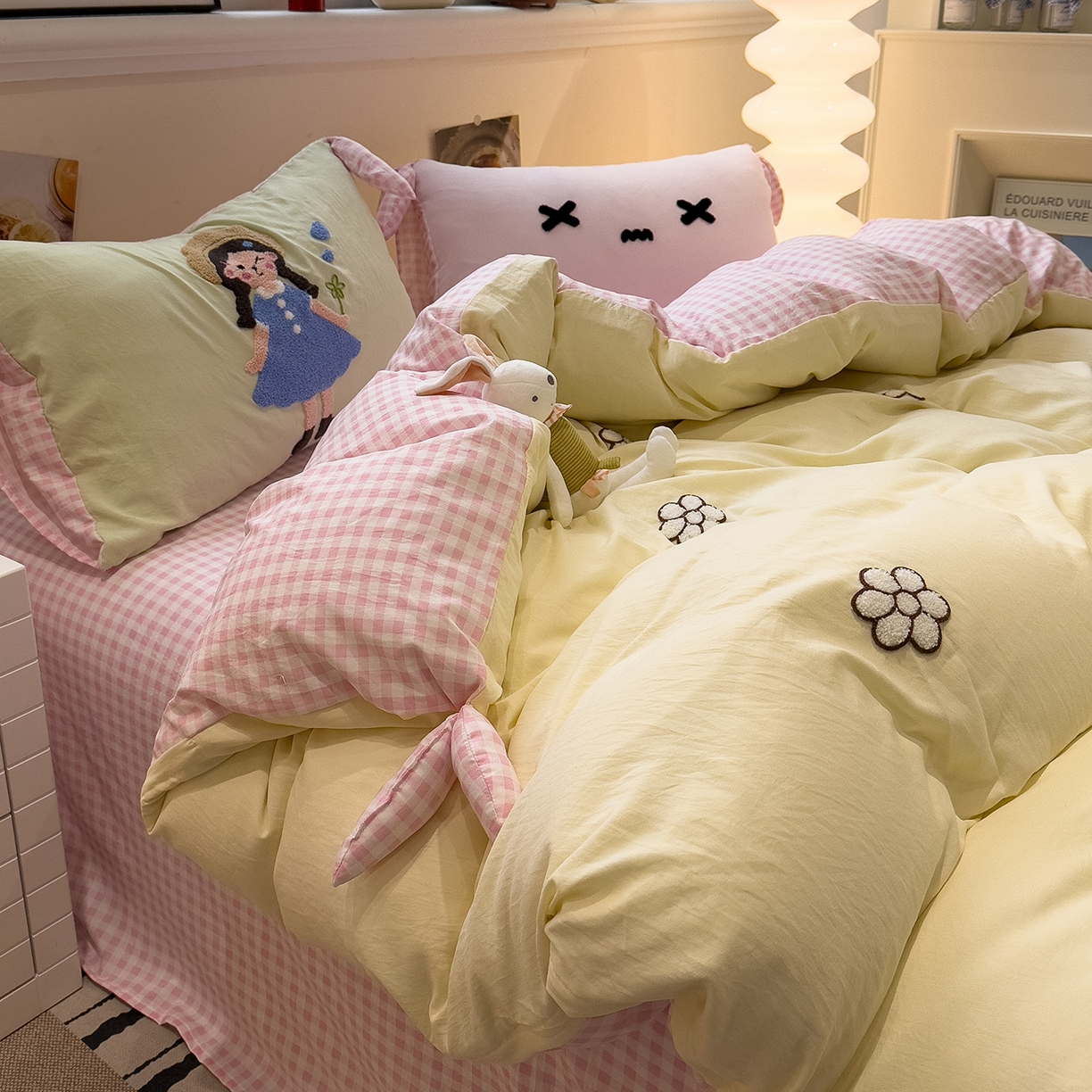 91家纺网 家纺一手货源 找家纺 盼季家纺 2026新款立体蝴蝶结毛巾绣卡通四件套 立体蝴蝶结-小女孩