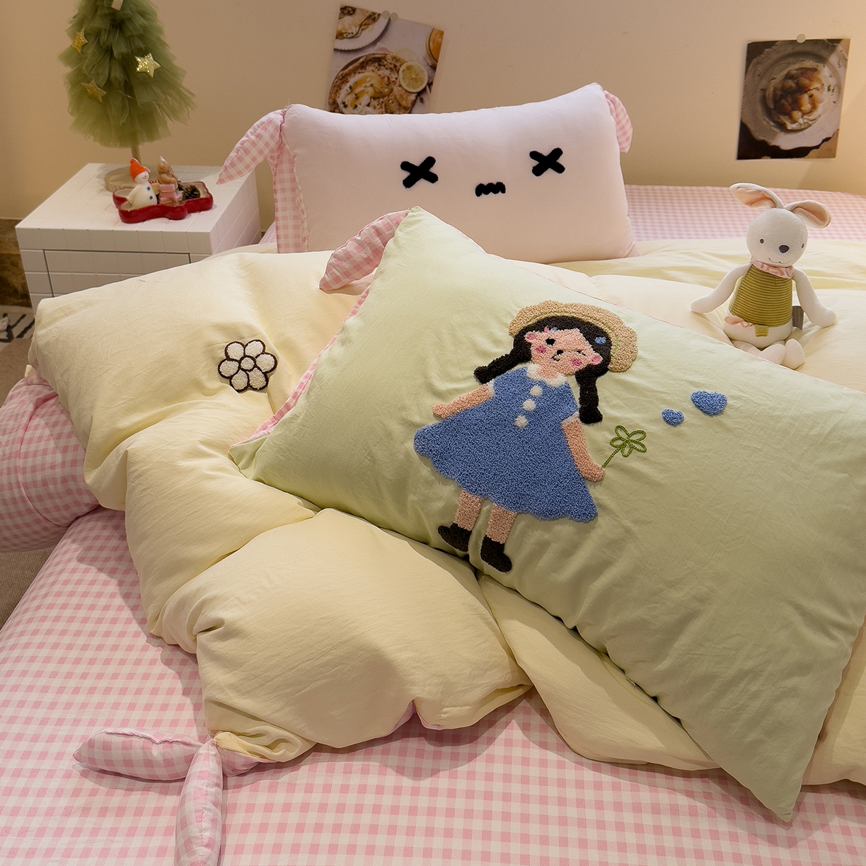 91家纺网 家纺一手货源 找家纺 盼季家纺 2026新款立体蝴蝶结毛巾绣卡通四件套 立体蝴蝶结-小女孩