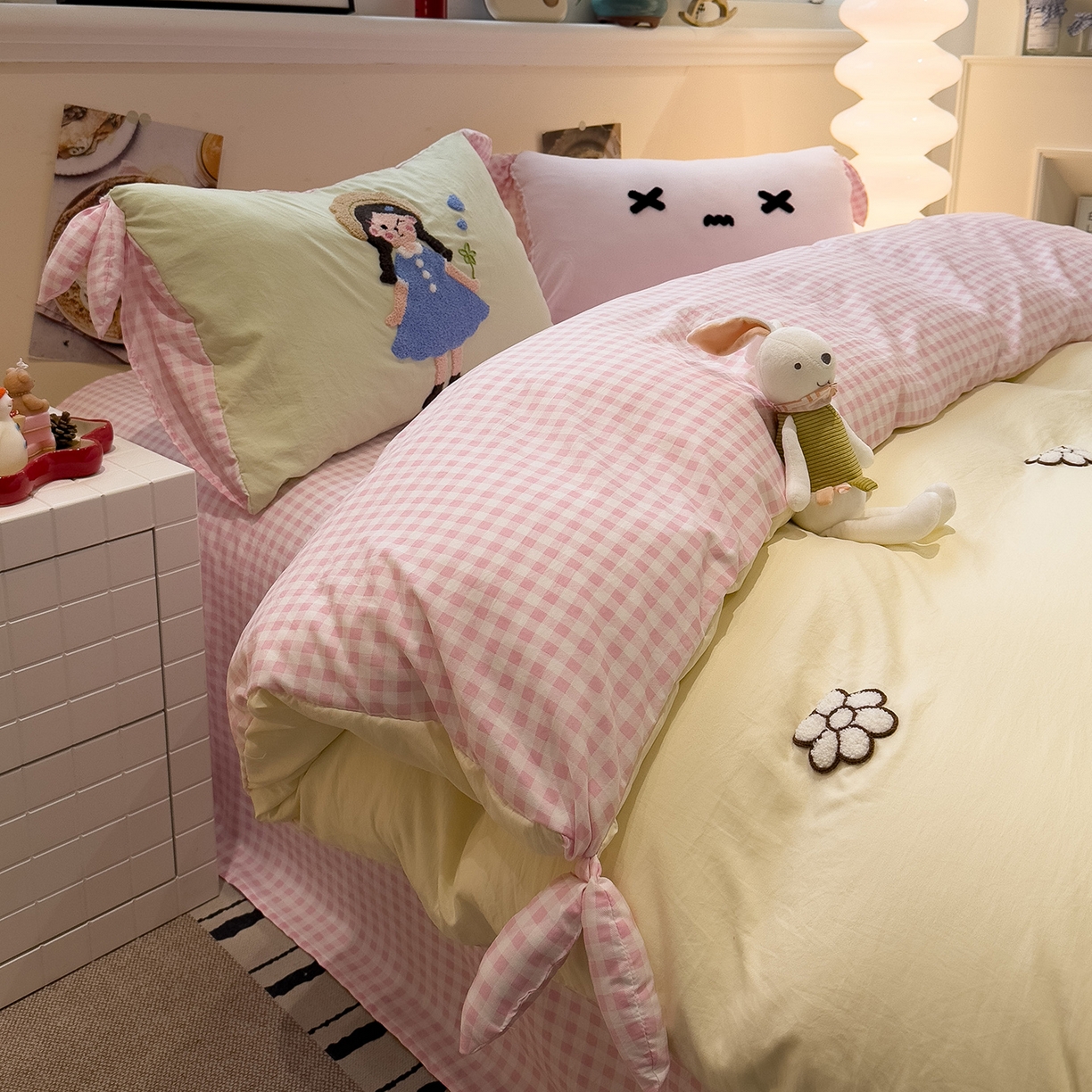 91家纺网 家纺一手货源 找家纺 盼季家纺 2026新款立体蝴蝶结毛巾绣卡通四件套 立体蝴蝶结-小女孩