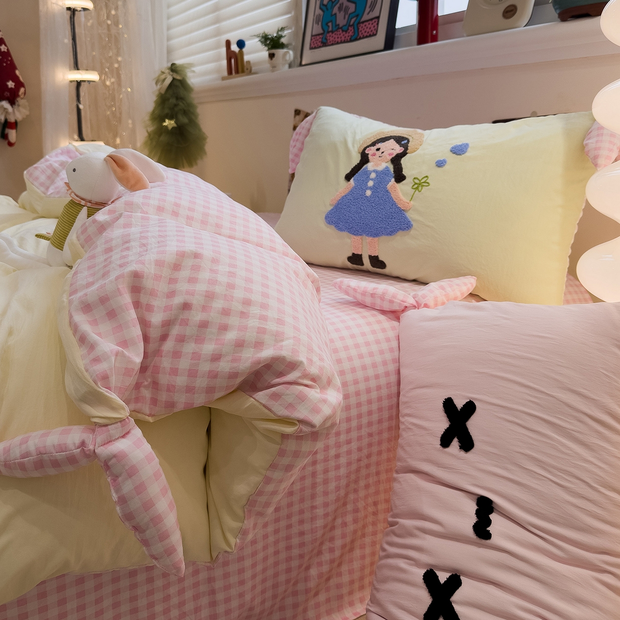 91家纺网 家纺一手货源 找家纺 盼季家纺 2026新款立体蝴蝶结毛巾绣卡通四件套 立体蝴蝶结-小女孩