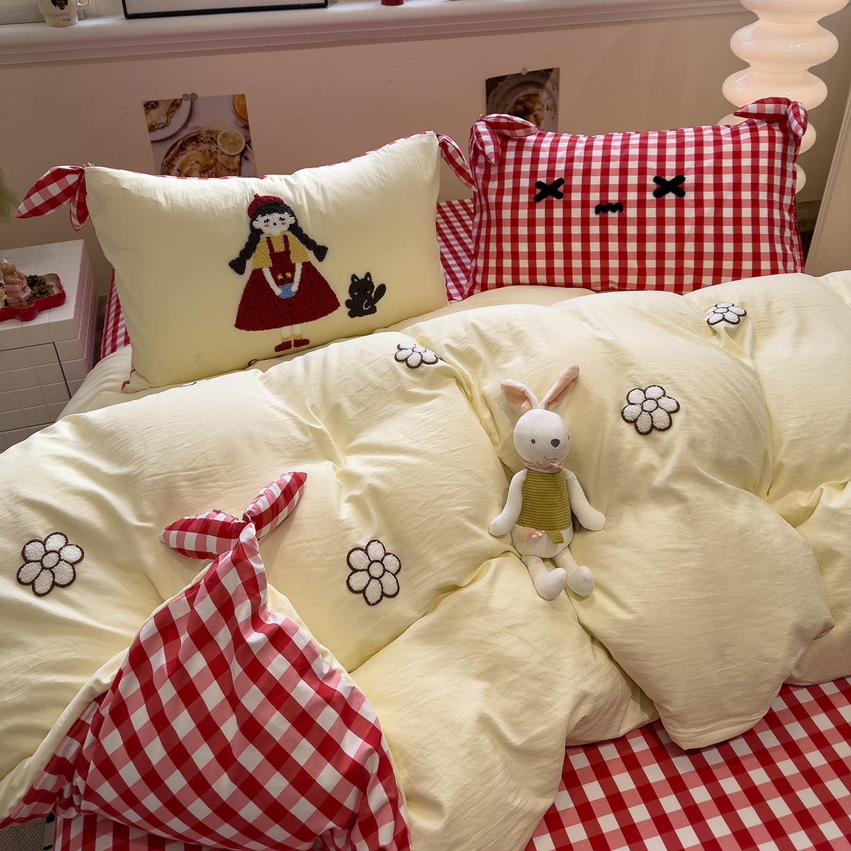 91家纺网 家纺一手货源 找家纺 盼季家纺 2026新款立体蝴蝶结毛巾绣卡通四件套 立体蝴蝶结-扎辫女生