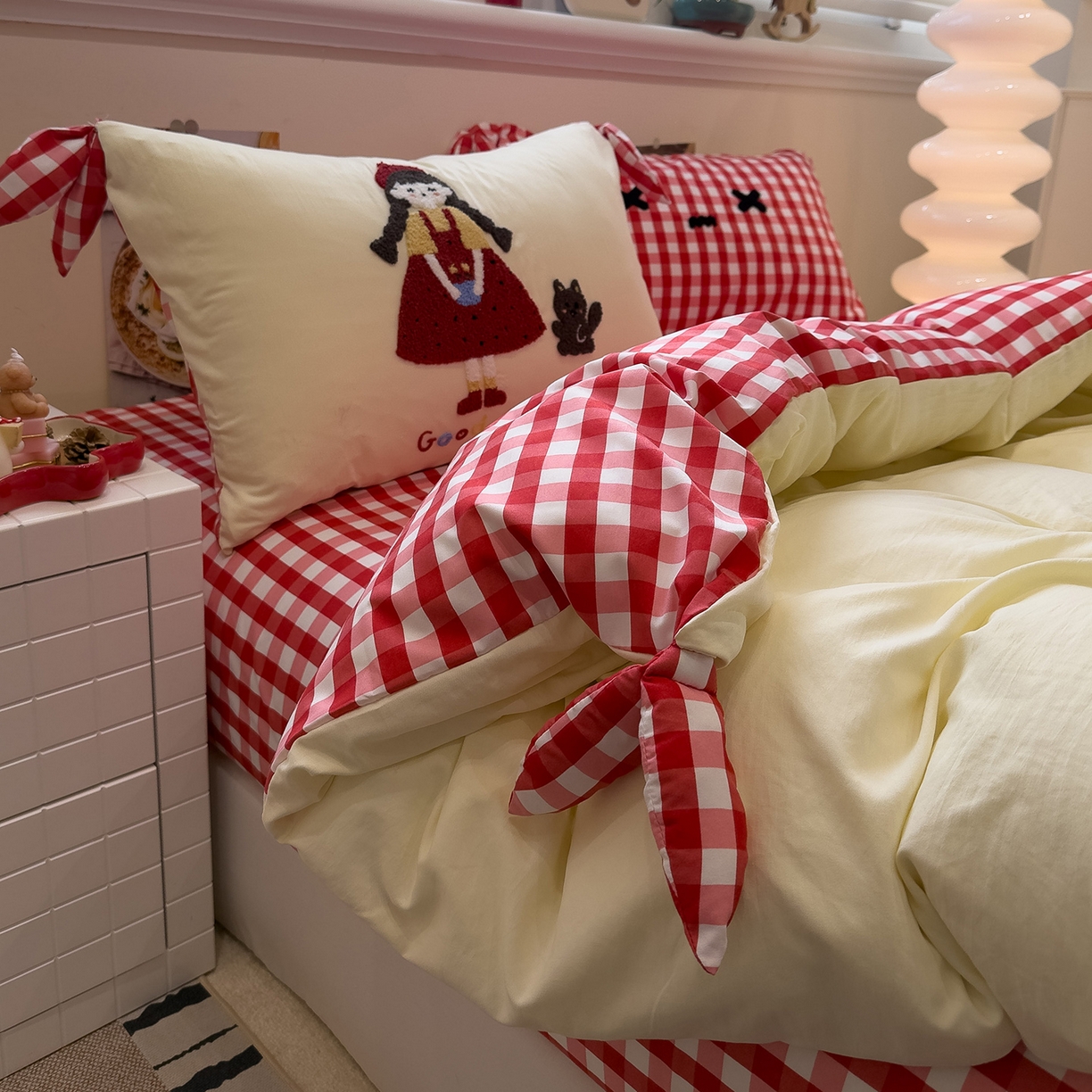 91家纺网 家纺一手货源 找家纺 盼季家纺 2026新款立体蝴蝶结毛巾绣卡通四件套 立体蝴蝶结-扎辫女生