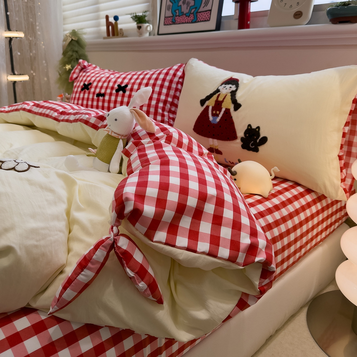 91家纺网 家纺一手货源 找家纺 盼季家纺 2026新款立体蝴蝶结毛巾绣卡通四件套 立体蝴蝶结-扎辫女生