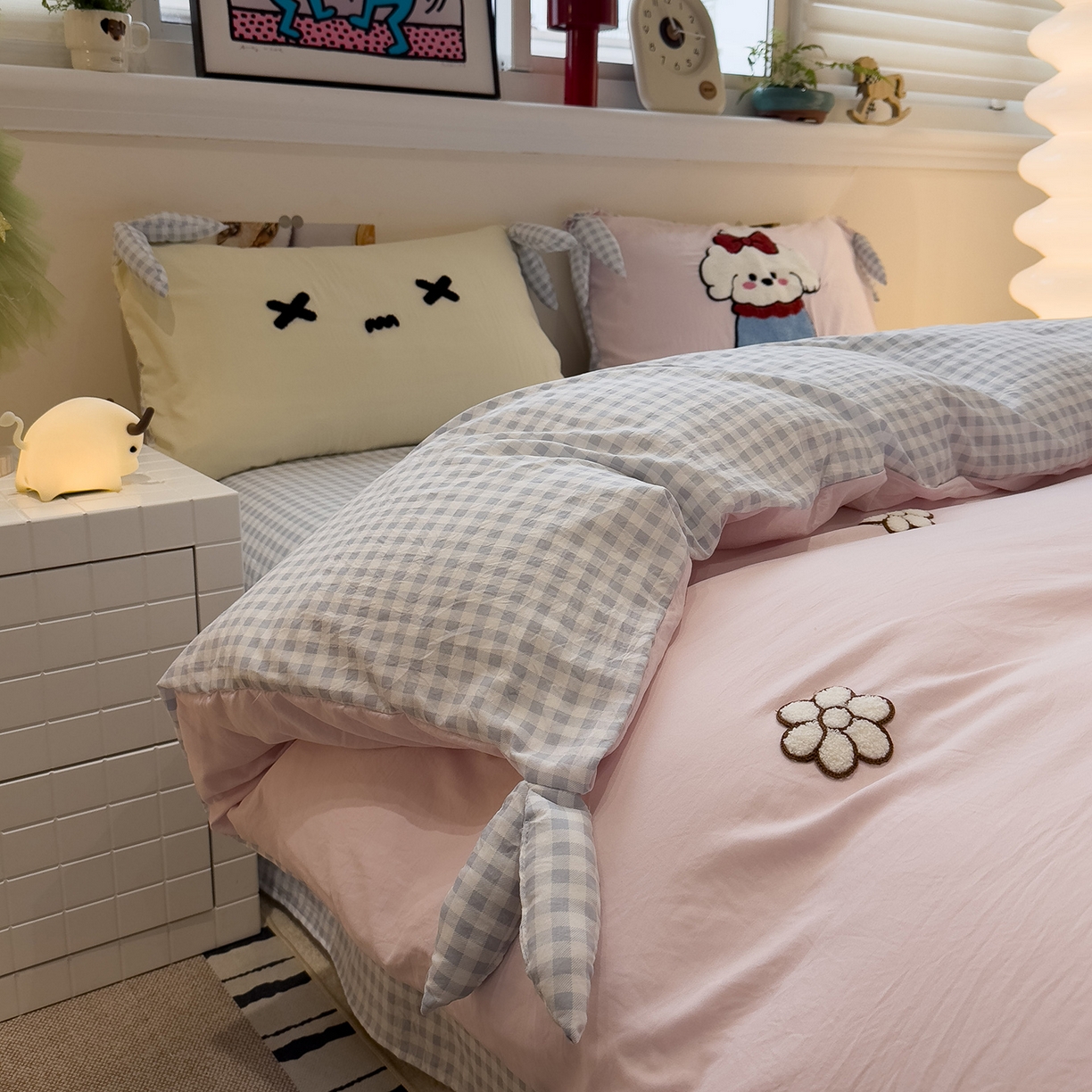 91家纺网 家纺一手货源 找家纺 盼季家纺 2026新款立体蝴蝶结毛巾绣卡通四件套 立体蝴蝶结-hello汪汪