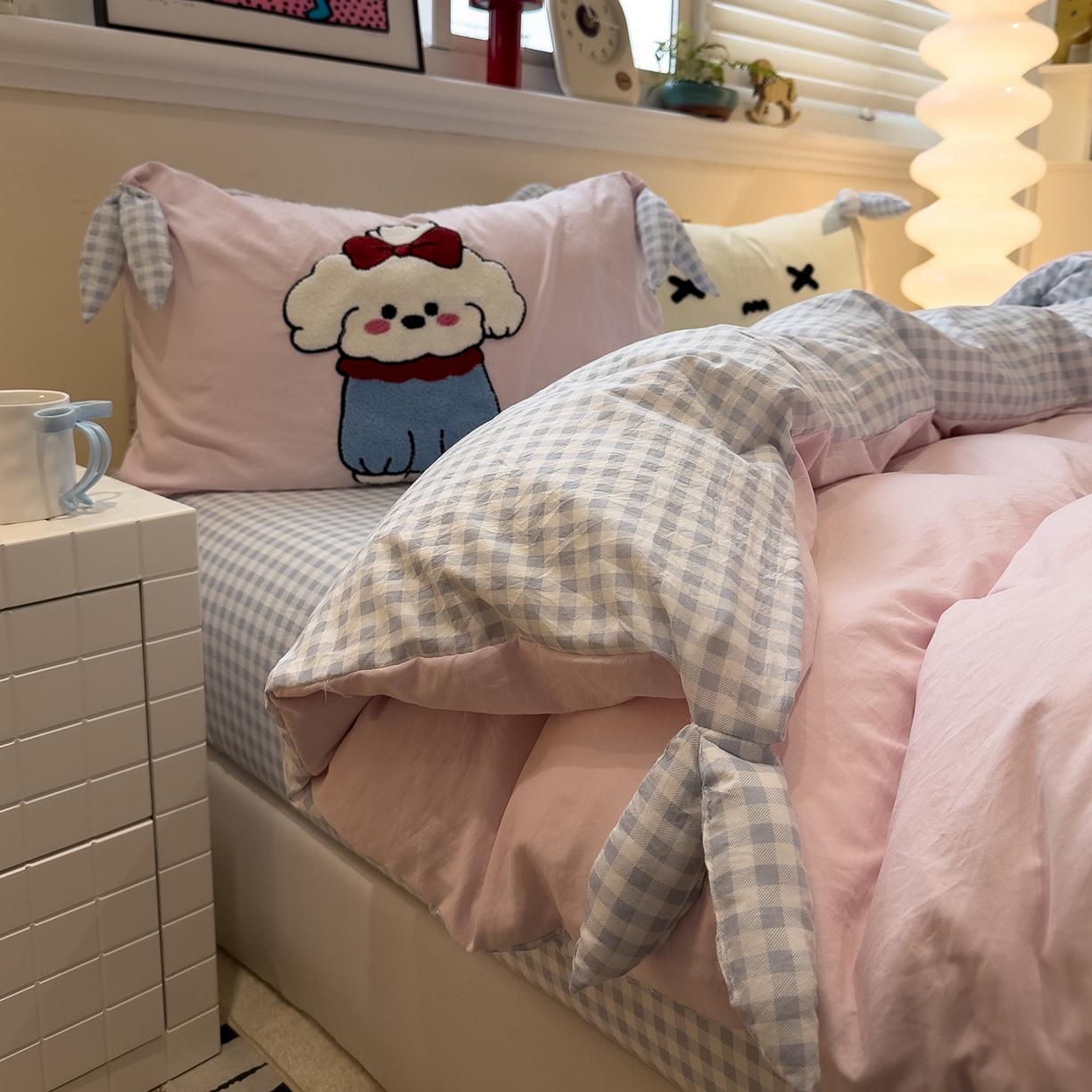 91家纺网 家纺一手货源 找家纺 盼季家纺 2026新款立体蝴蝶结毛巾绣卡通四件套 立体蝴蝶结-hello汪汪