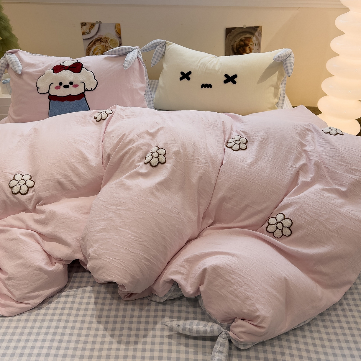 91家纺网 家纺一手货源 找家纺 盼季家纺 2026新款立体蝴蝶结毛巾绣卡通四件套 立体蝴蝶结-hello汪汪