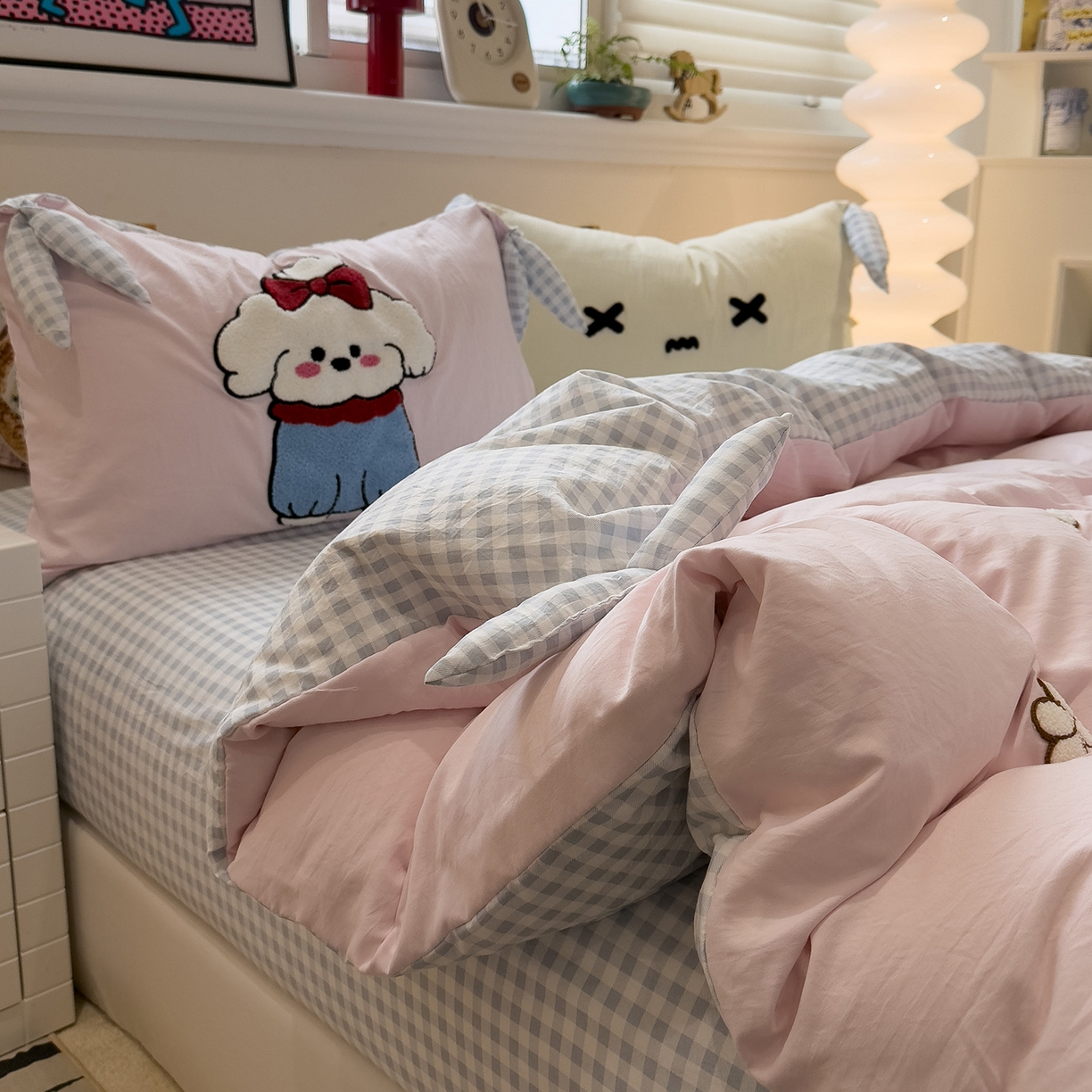 91家纺网 家纺一手货源 找家纺 盼季家纺 2026新款立体蝴蝶结毛巾绣卡通四件套 立体蝴蝶结-hello汪汪