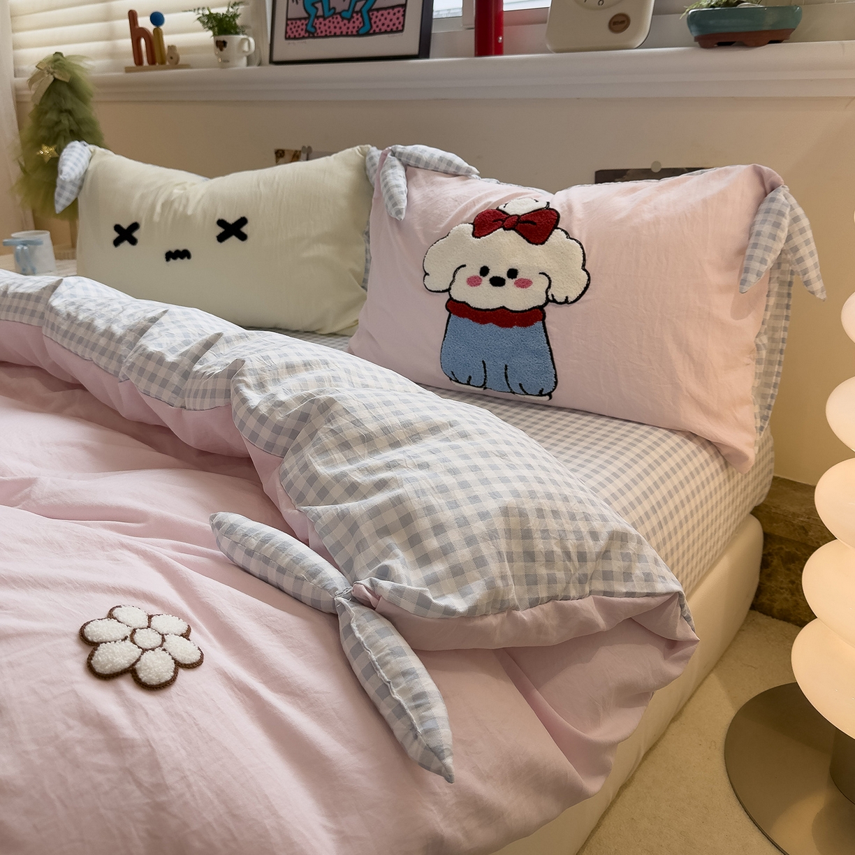 91家纺网 家纺一手货源 找家纺 盼季家纺 2026新款立体蝴蝶结毛巾绣卡通四件套 立体蝴蝶结-hello汪汪