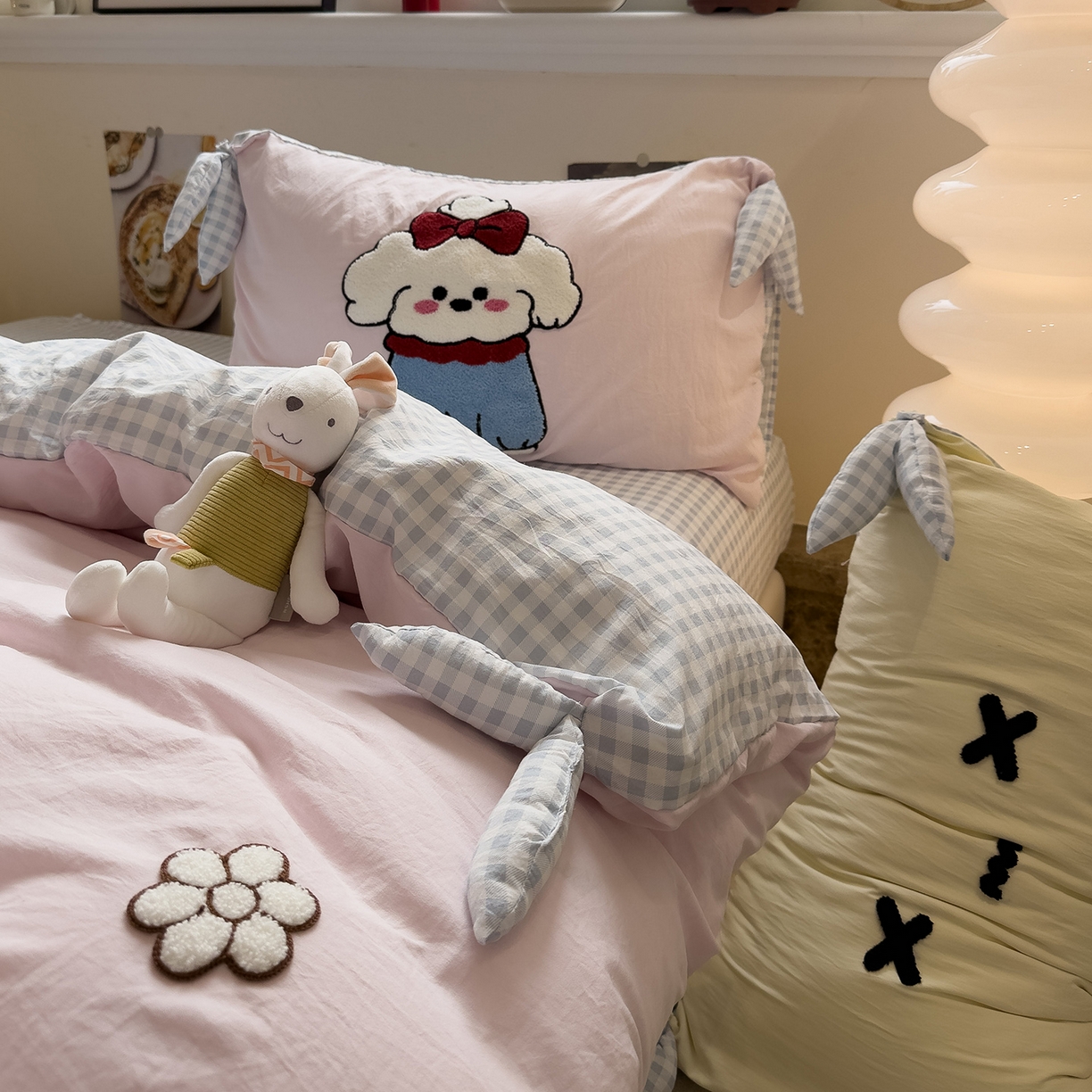 91家纺网 家纺一手货源 找家纺 盼季家纺 2026新款立体蝴蝶结毛巾绣卡通四件套 立体蝴蝶结-hello汪汪