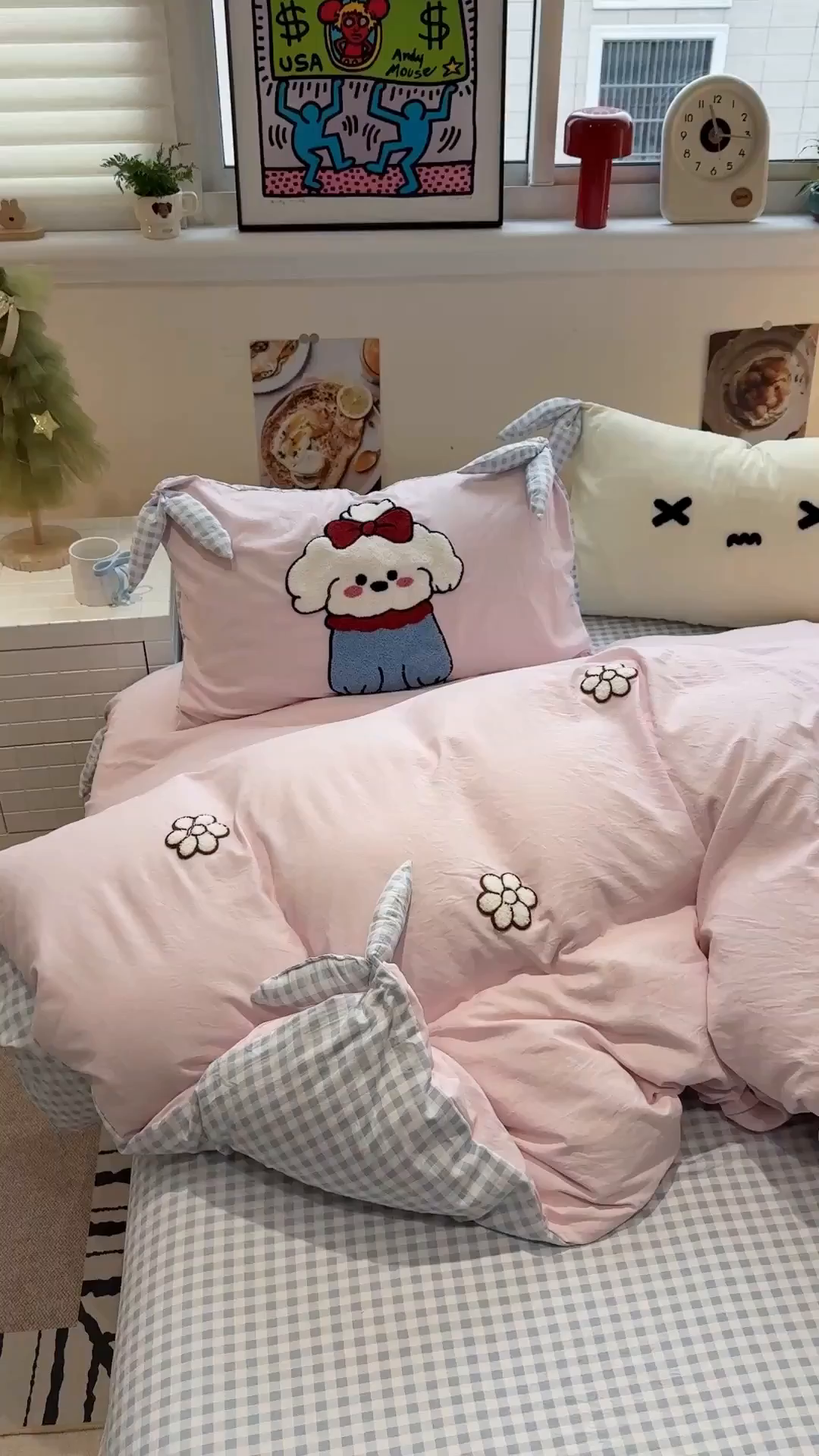 91家纺网 家纺一手货源 找家纺 盼季家纺 2026新款立体蝴蝶结毛巾绣卡通四件套 立体蝴蝶结-hello汪汪