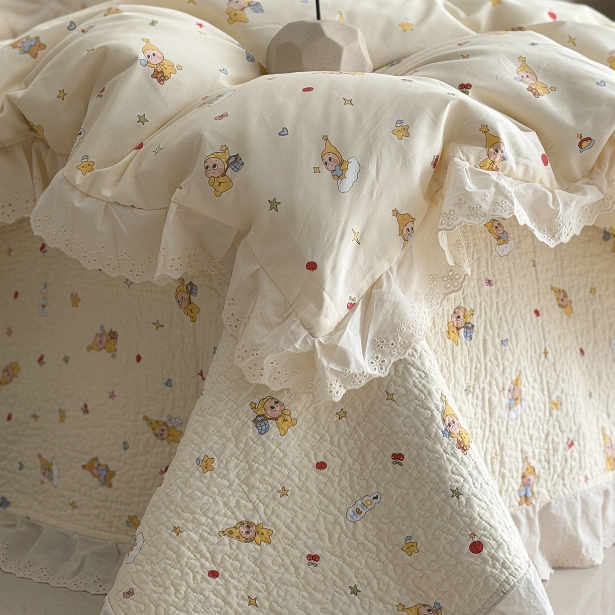 91家纺网 家纺一手货源 找家纺 佰织鑫家居 2025新款全棉法式砂洗棉花床盖款被套四件套 星星人