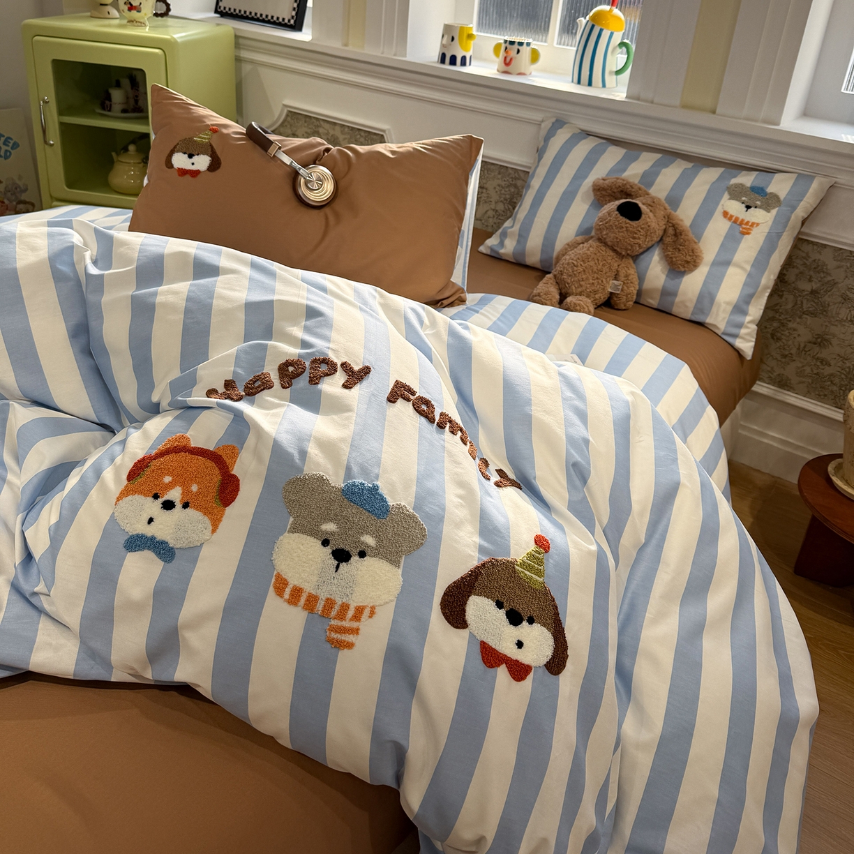 91家纺网 家纺一手货源 找家纺 怡家居 2026新款全棉纯棉印花立体毛巾绣四件套 快乐精灵