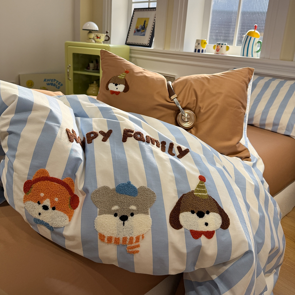 91家纺网 家纺一手货源 找家纺 怡家居 2026新款全棉纯棉印花立体毛巾绣四件套 快乐精灵