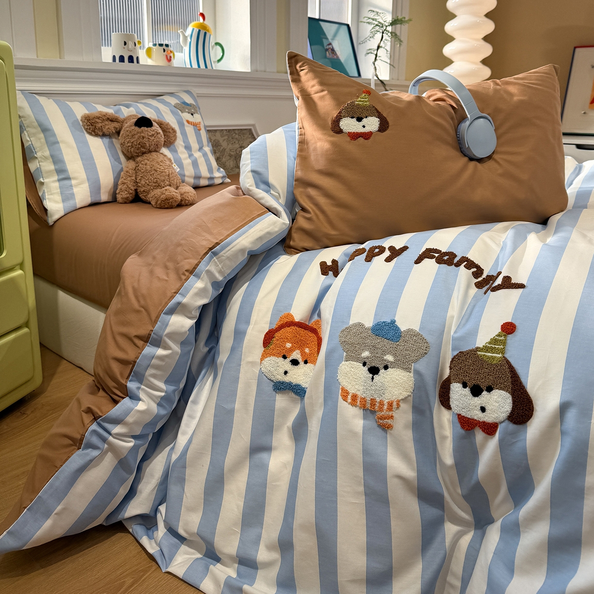 91家纺网 家纺一手货源 找家纺 怡家居 2026新款全棉纯棉印花立体毛巾绣四件套 快乐精灵