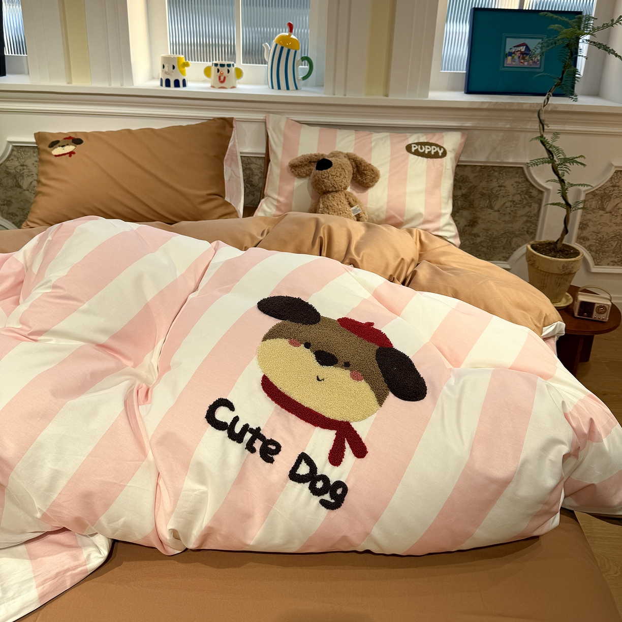 91家纺网 家纺一手货源 找家纺 怡家居 2026新款全棉纯棉印花立体毛巾绣四件套 红帽小狗