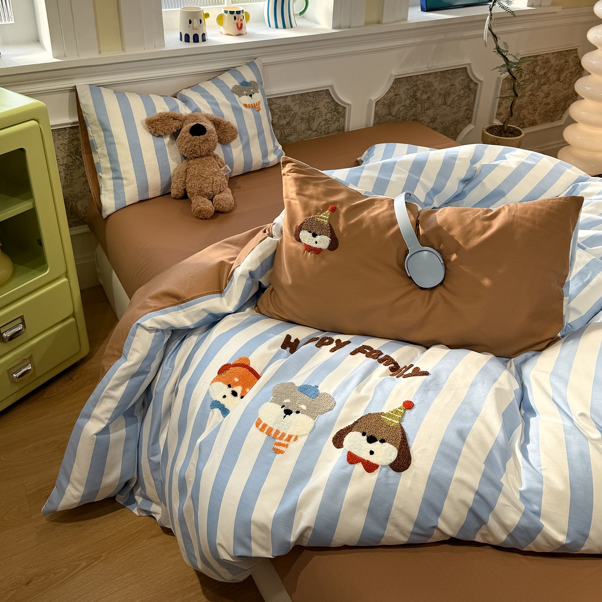 91家纺网 家纺一手货源 找家纺 怡家居 2026新款全棉纯棉印花立体毛巾绣四件套 快乐精灵