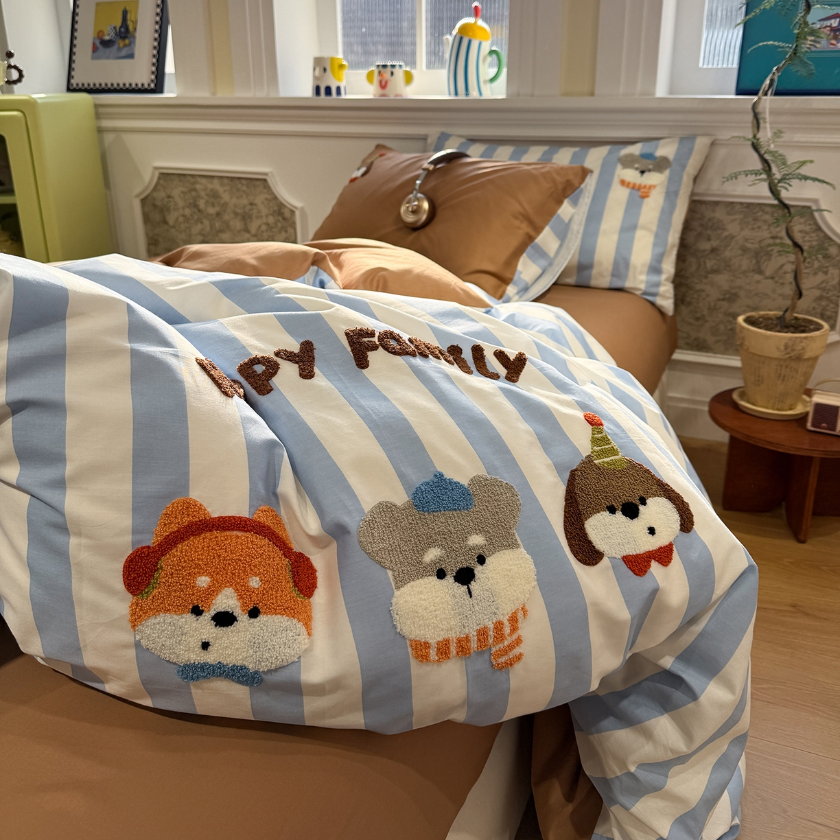 91家纺网 家纺一手货源 找家纺 怡家居 2026新款全棉纯棉印花立体毛巾绣四件套 快乐精灵