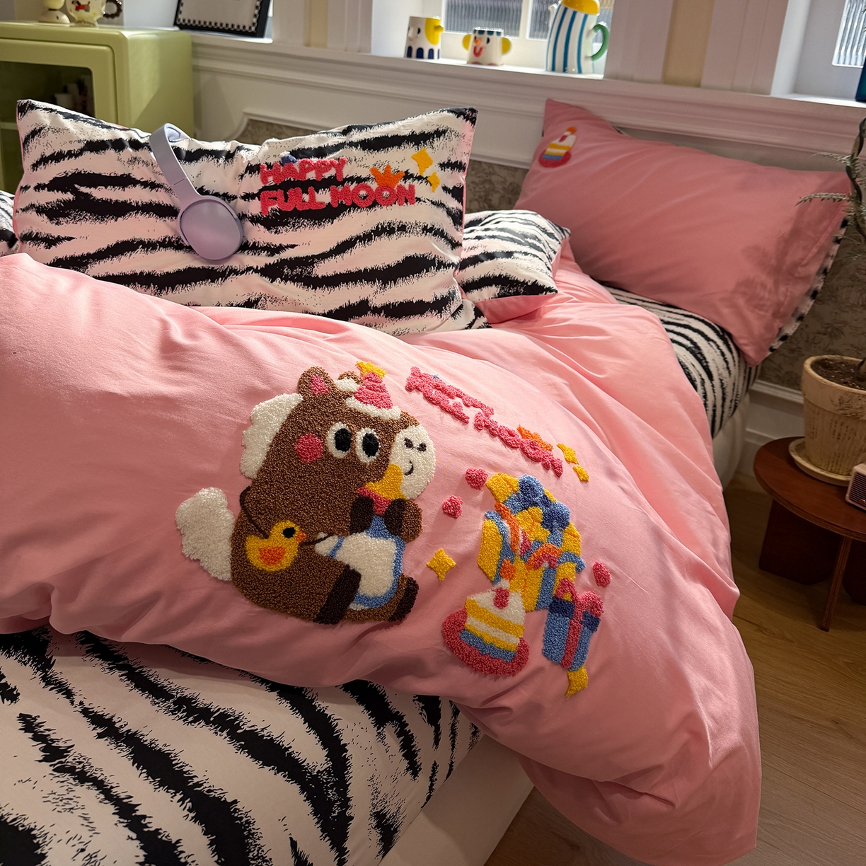 91家纺网 家纺一手货源 找家纺 怡家居 2026新款全棉纯棉印花立体毛巾绣四件套 马上快乐