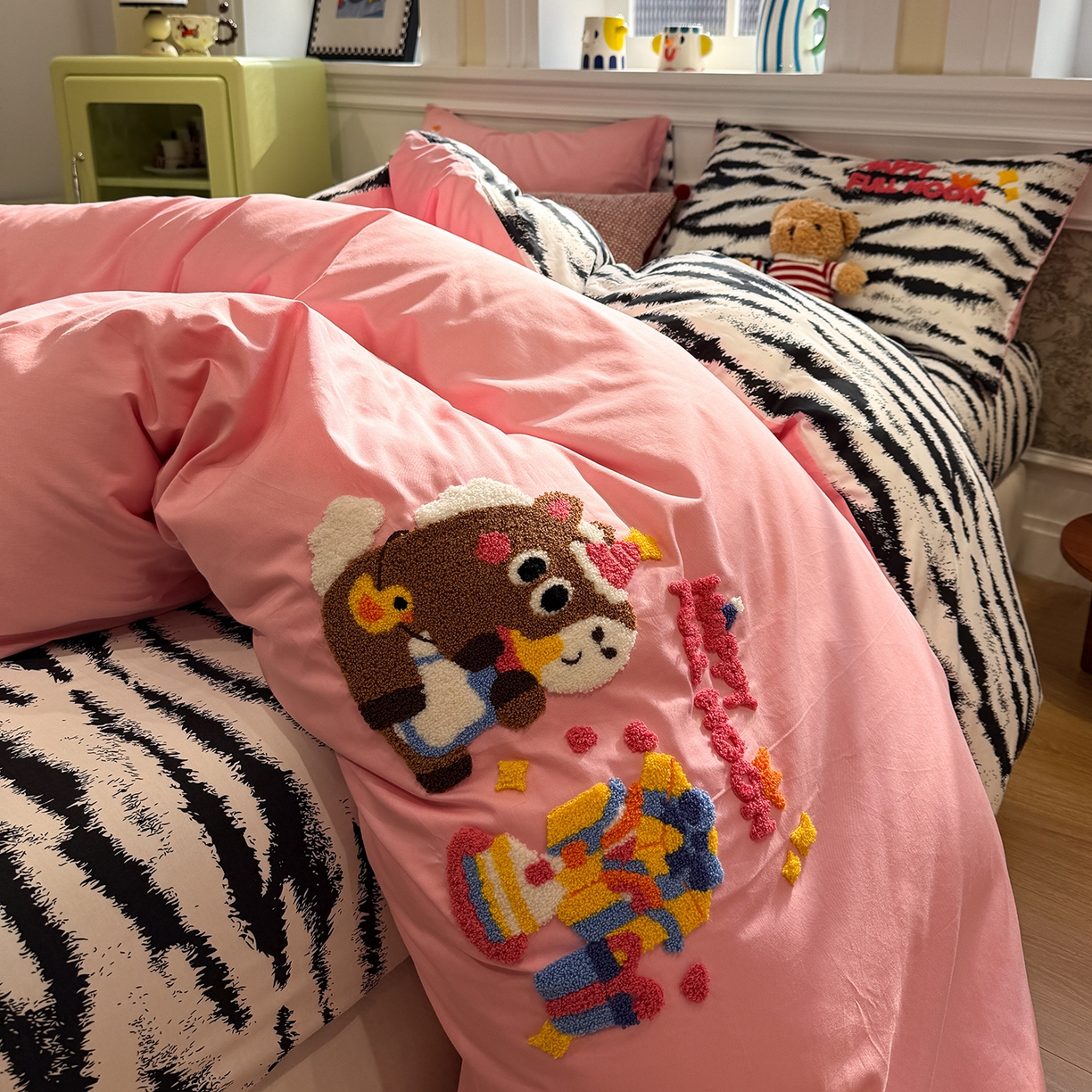 91家纺网 家纺一手货源 找家纺 怡家居 2026新款全棉纯棉印花立体毛巾绣四件套 马上快乐