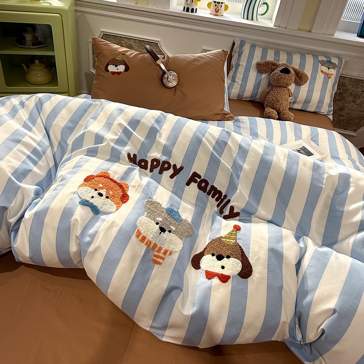 91家纺网 家纺一手货源 找家纺 怡家居 2026新款全棉纯棉印花立体毛巾绣四件套 快乐精灵