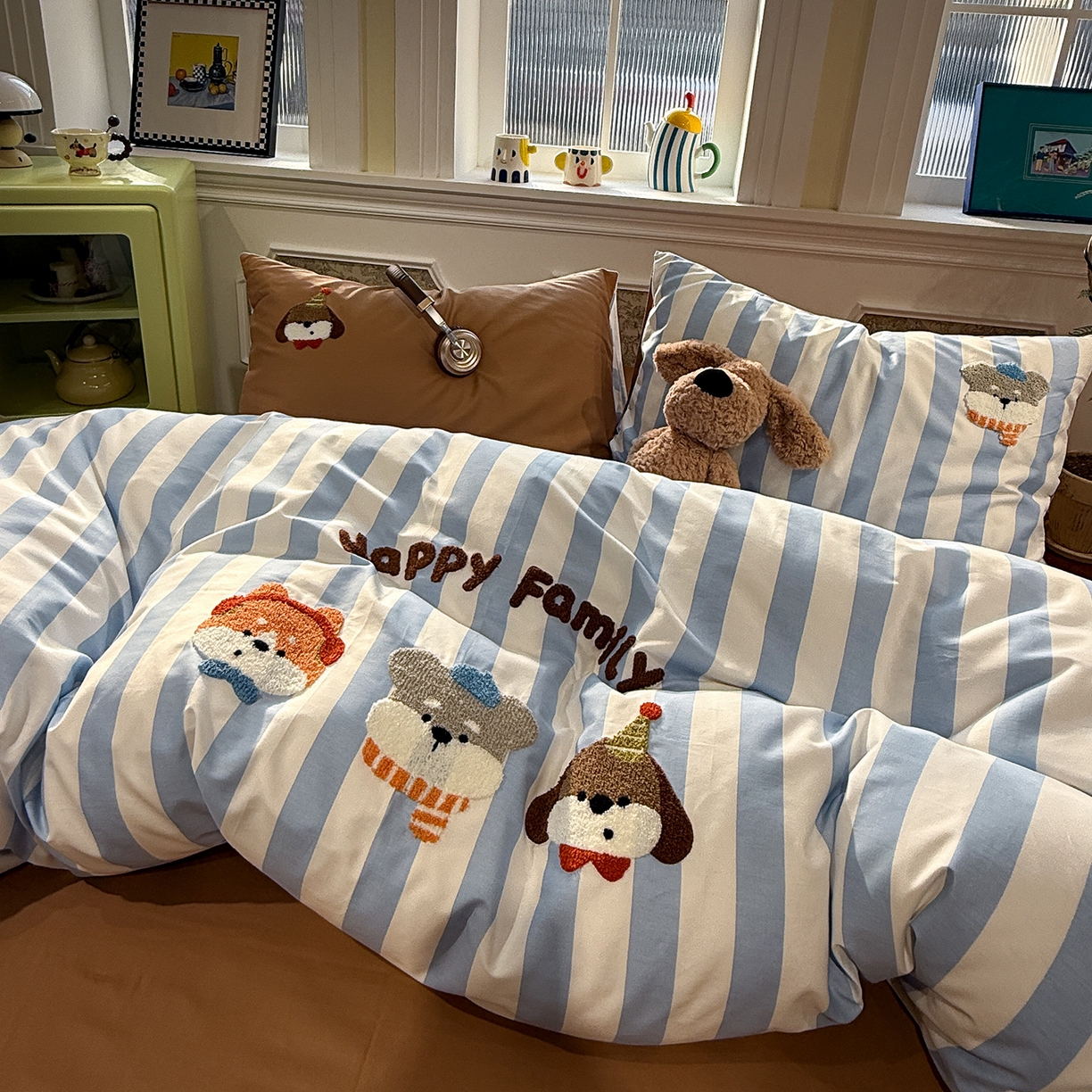 91家纺网 家纺一手货源 找家纺 怡家居 2026新款全棉纯棉印花立体毛巾绣四件套 快乐精灵