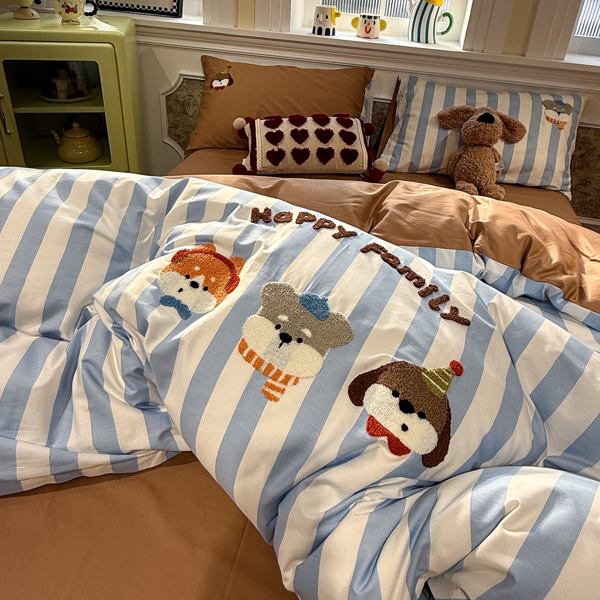 91家纺网 家纺一手货源 找家纺 怡家居 2026新款全棉纯棉印花立体毛巾绣四件套 快乐精灵